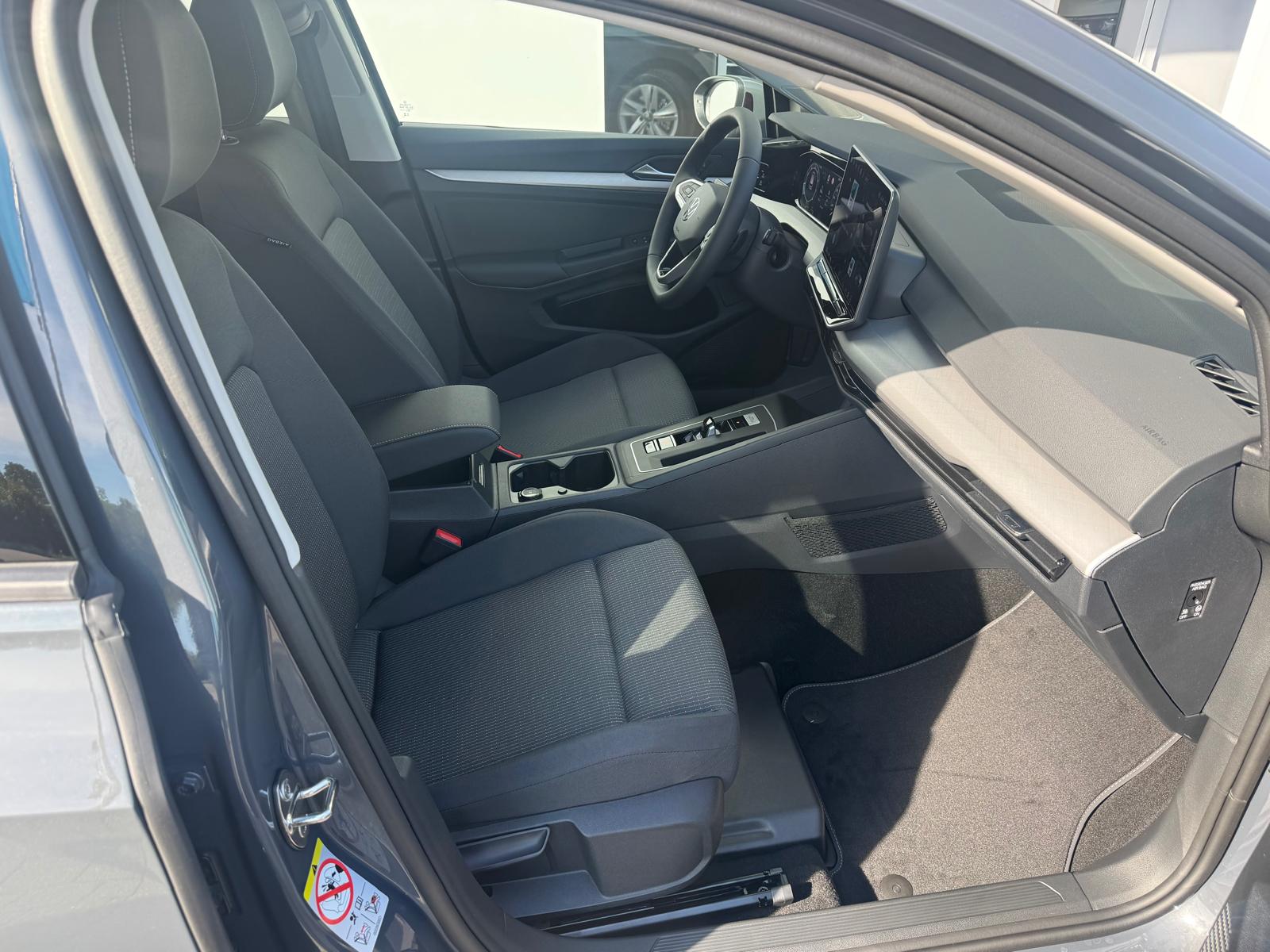VW Golf 1.5 e TSI mHEV Basis DSG-image-2