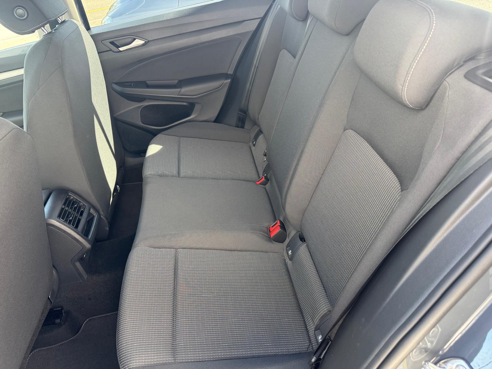 VW Golf 1.5 e TSI mHEV Basis DSG-image-5