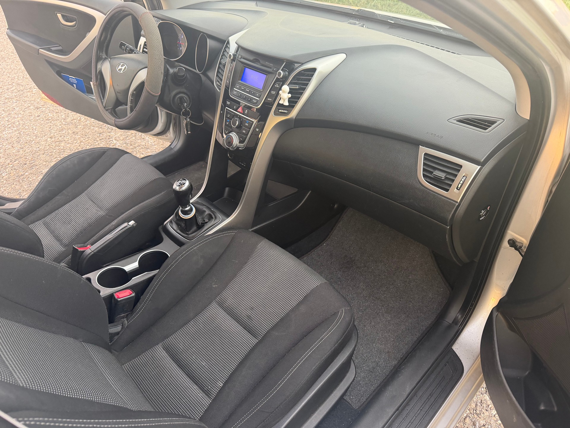HYUNDAI i30 Wagon 1.4 Comfort-image-6