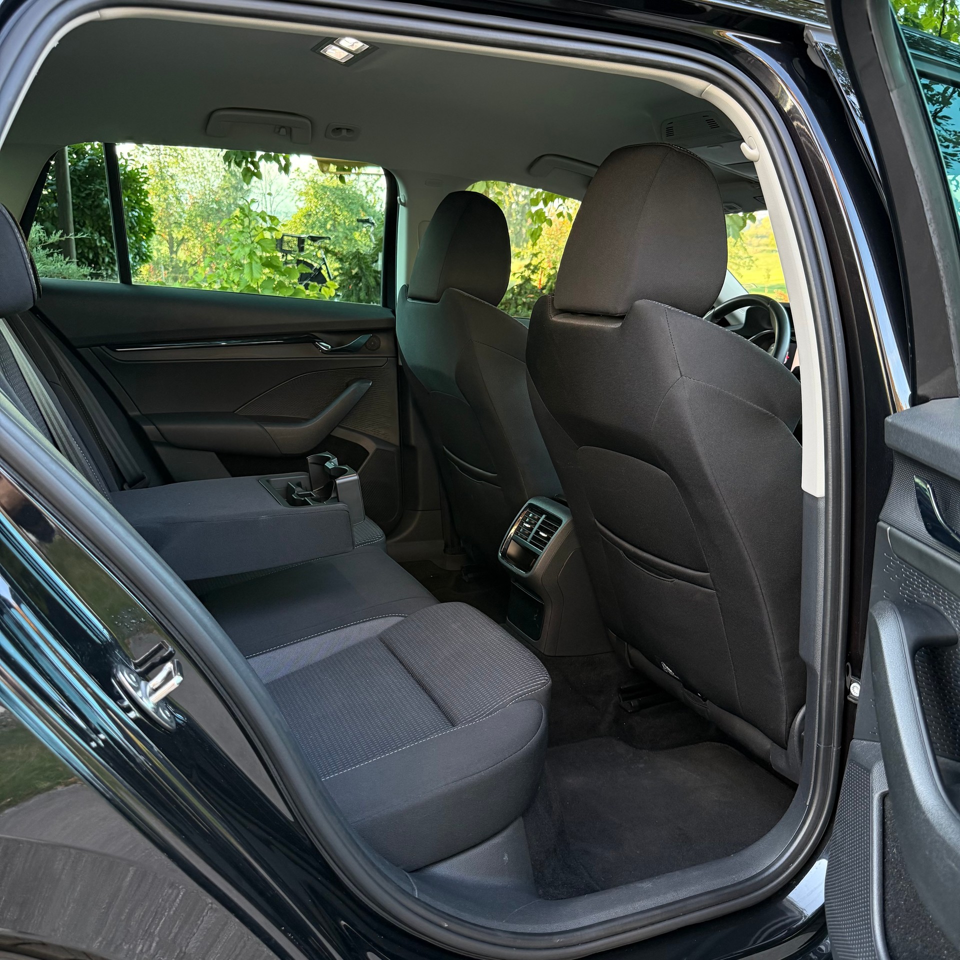 SKODA Octavia Combi 2.0 TDI DSG Ambition 4x4-image-9