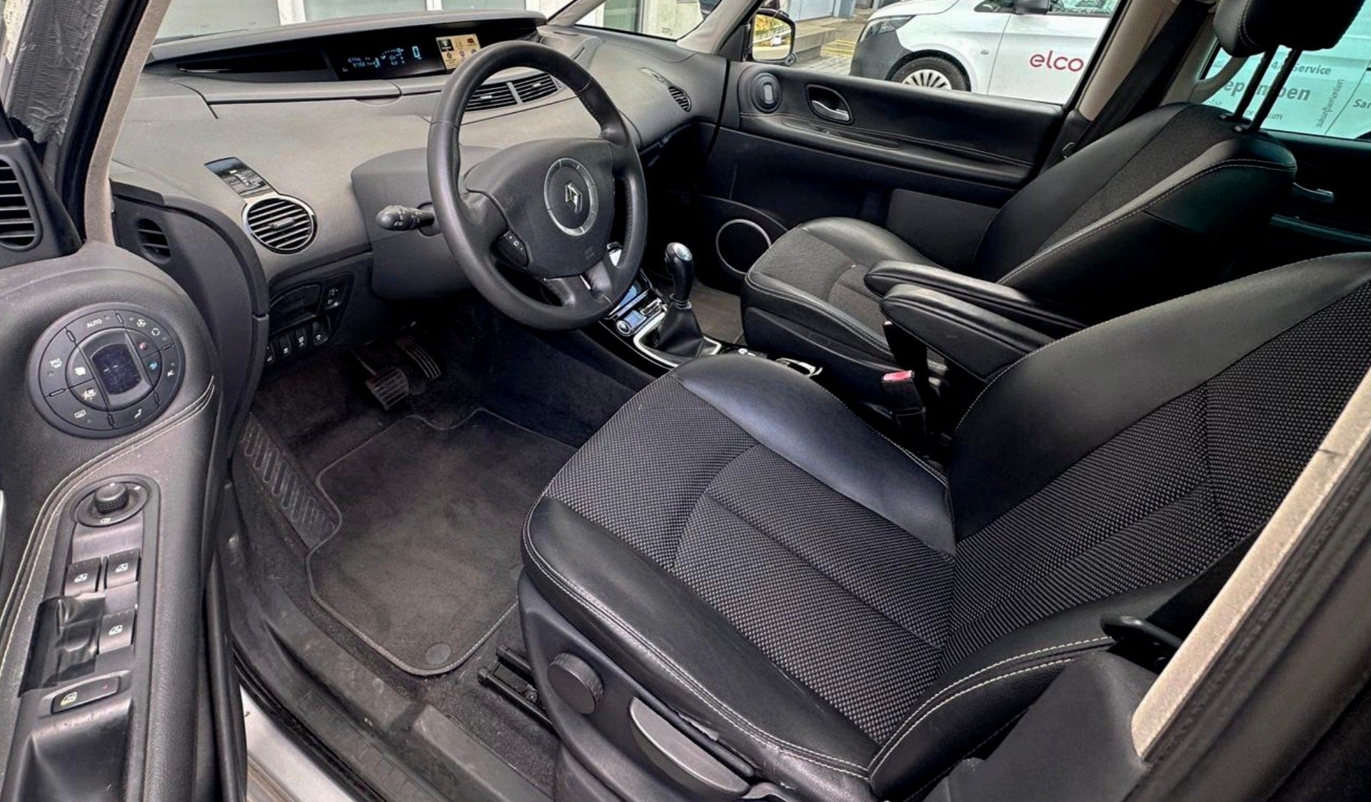 RENAULT Espace 2.0 dCi Dynamique Automatic-image-9