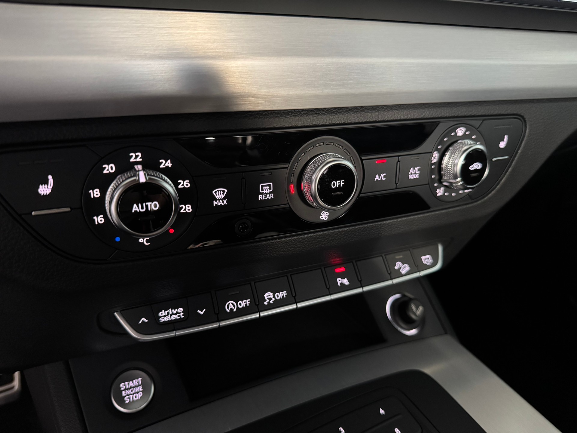 AUDI Q5 2.0 TDI sport quattro S-tronic-image-10