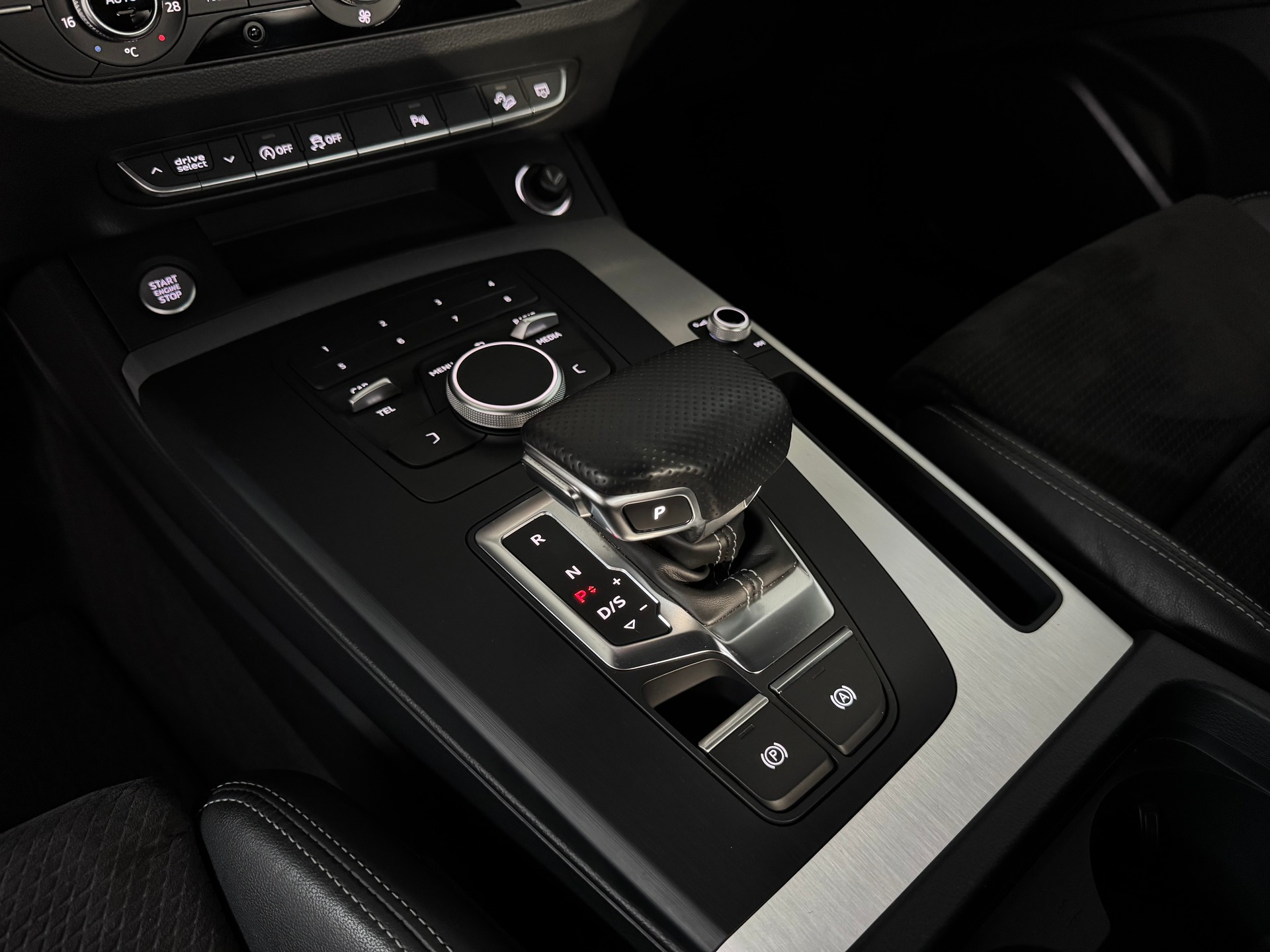 AUDI Q5 2.0 TDI sport quattro S-tronic-image-9