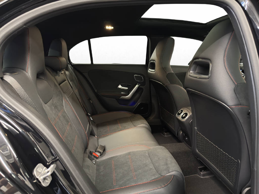 MERCEDES-BENZ A 35 AMG 4Matic-image-12