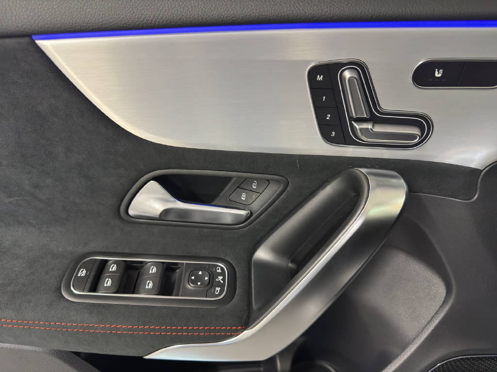 MERCEDES-BENZ A 35 AMG 4Matic-image-6