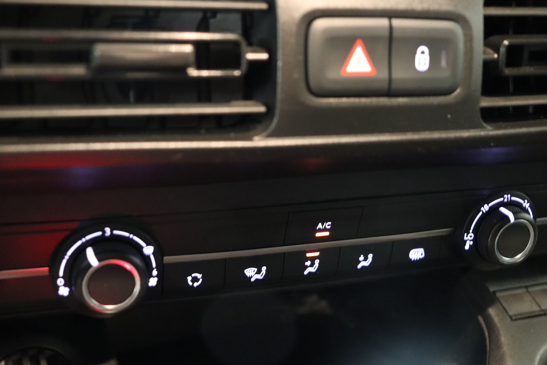 PEUGEOT Partner 1.6 Blue HDi Access 650kg-image-20