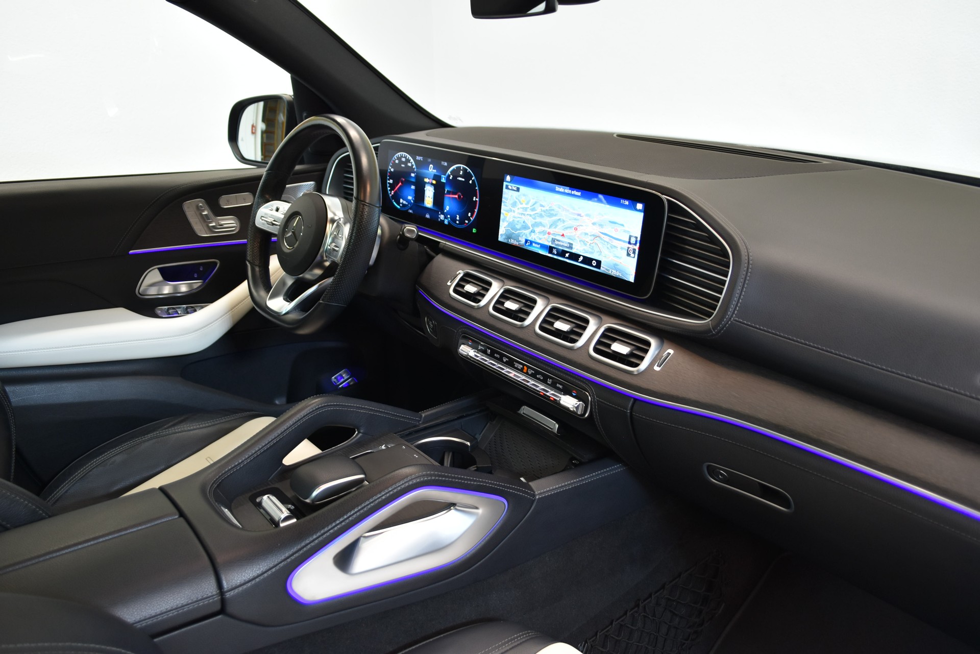 MERCEDES-BENZ GLE 300 d 4Matic AMG Line 9G-Tronic-image-3
