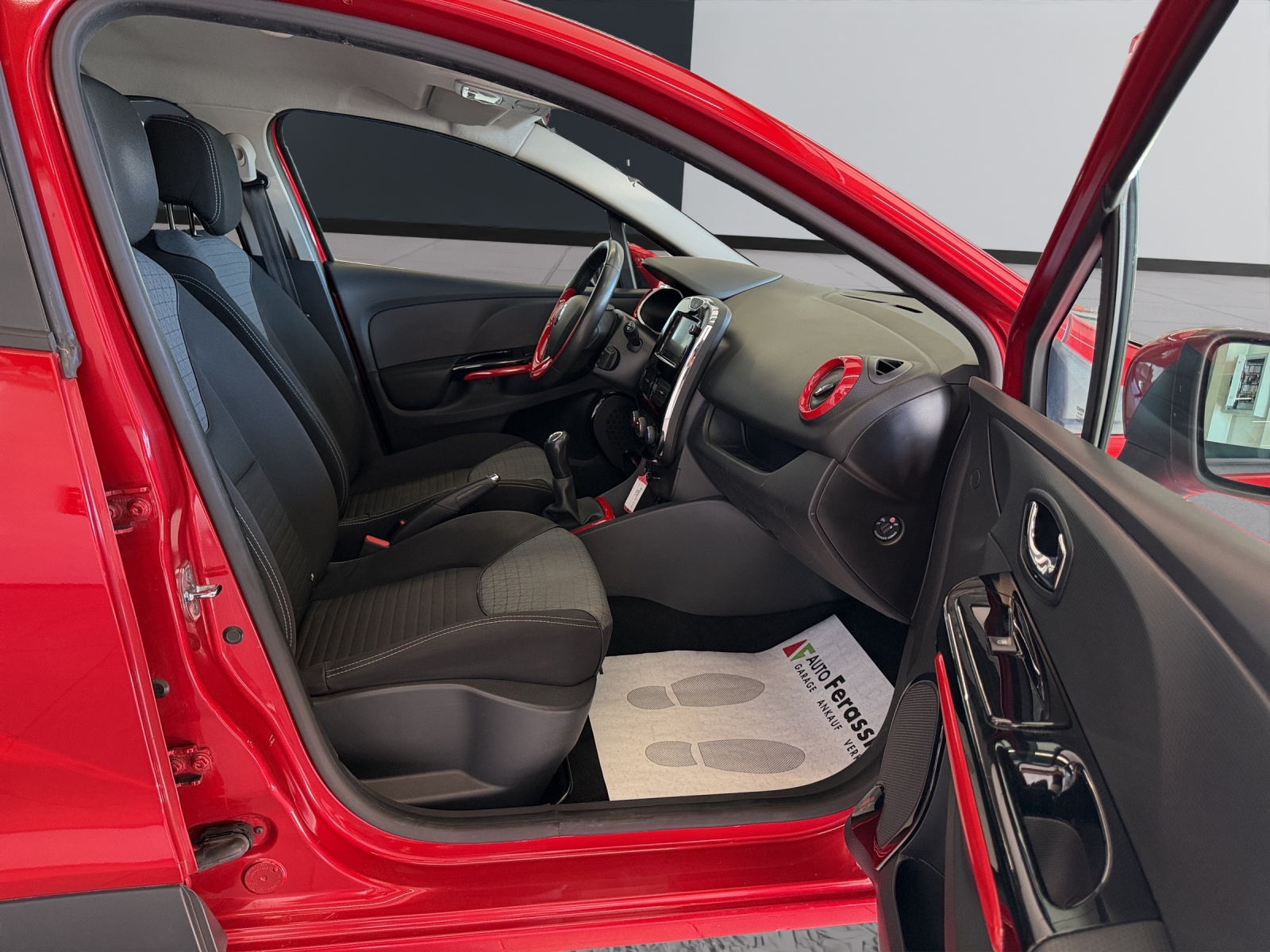 RENAULT Clio 0.9 12V Dynamique-image-19