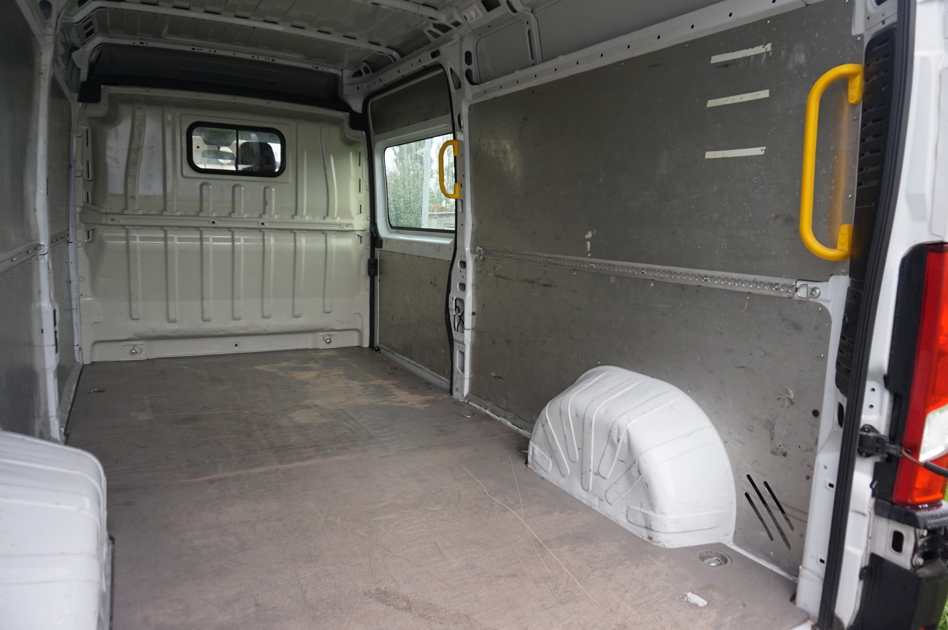 PEUGEOT Boxer 2.2 HDI 335 L3H2-image-8