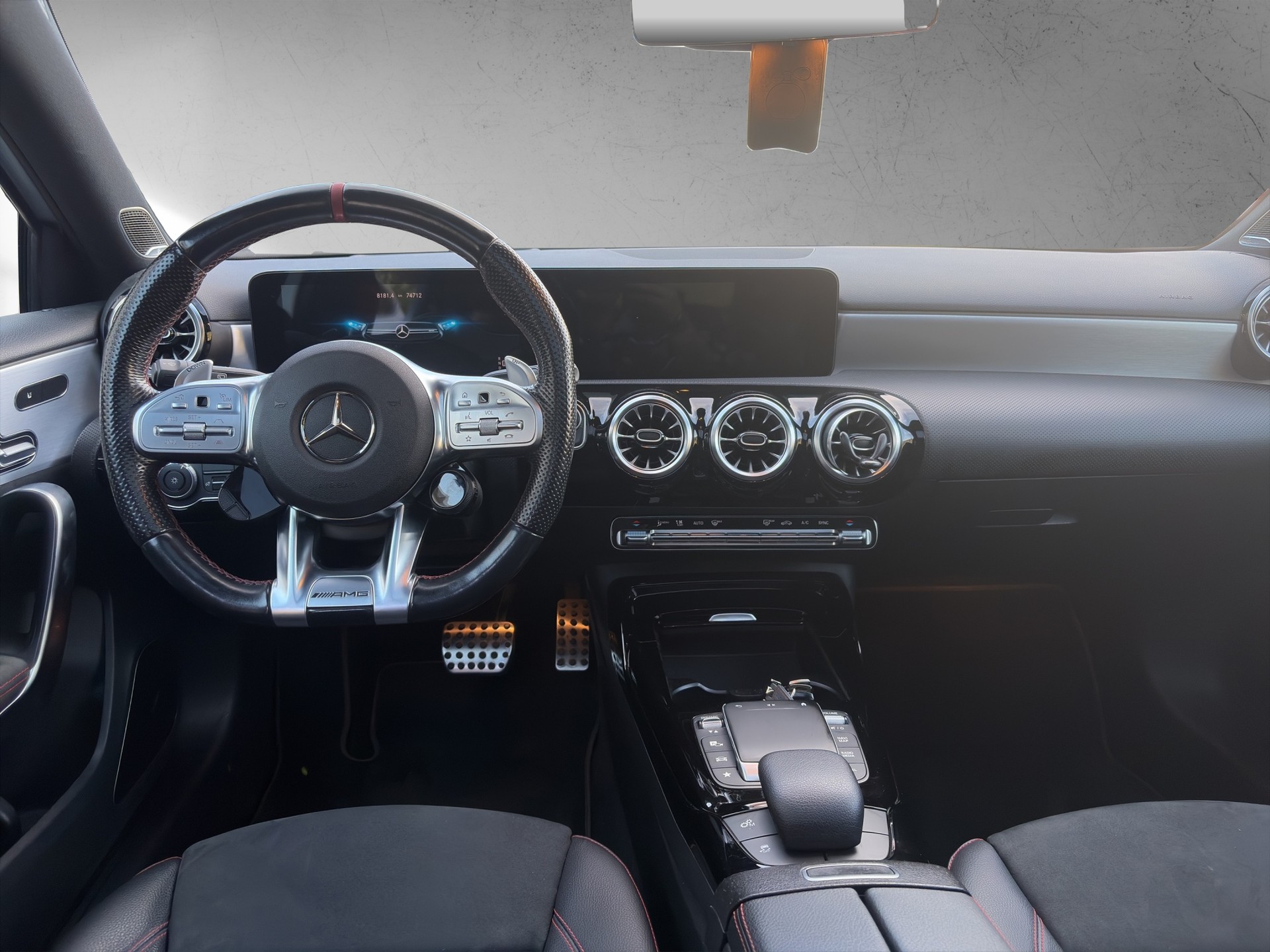MERCEDES-BENZ A 35 AMG 4Matic Speedshift-image-10