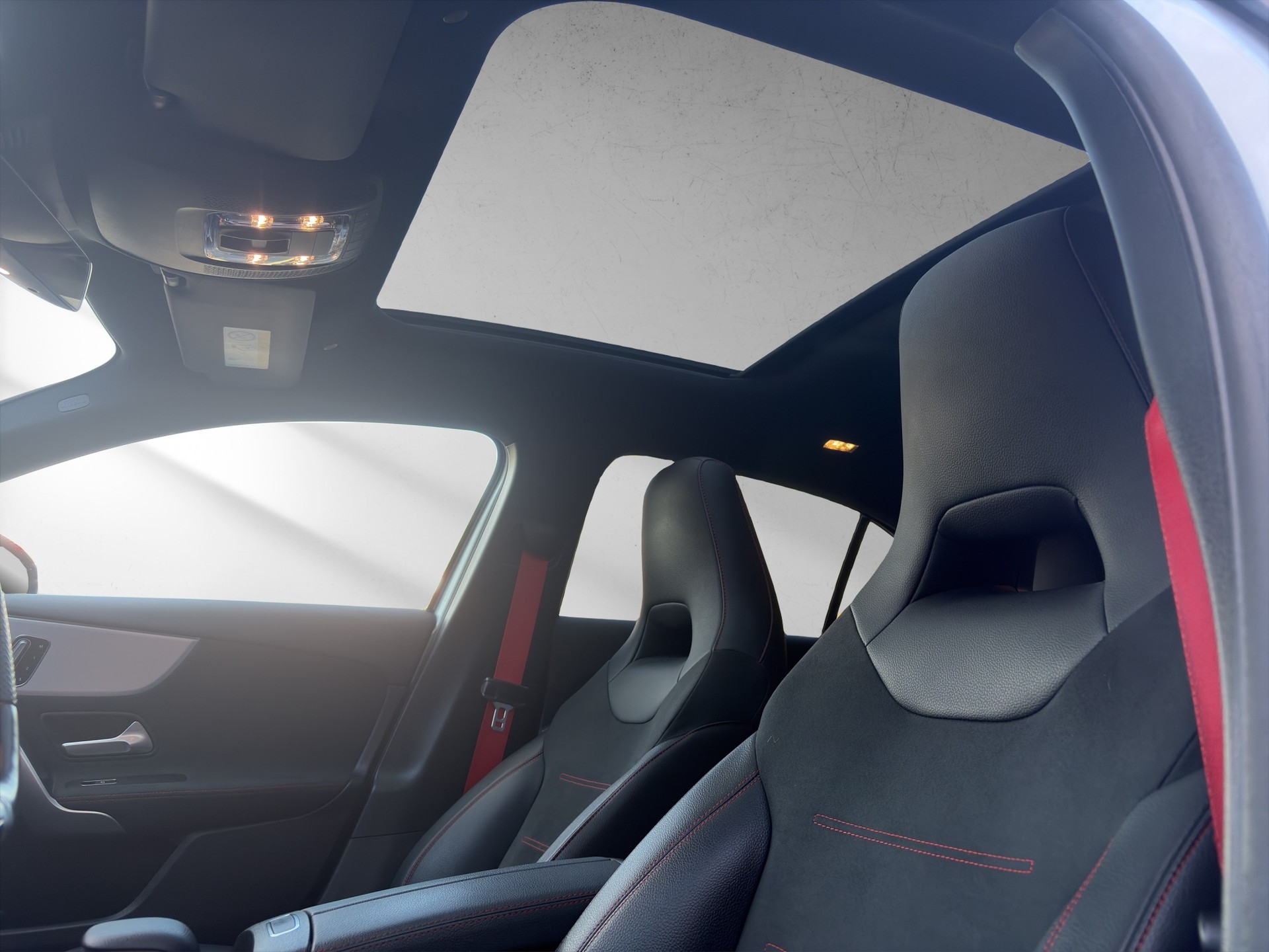 MERCEDES-BENZ A 35 AMG 4Matic Speedshift-image-12