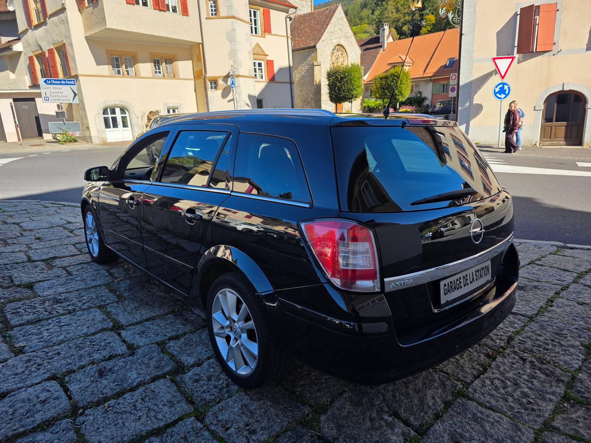 OPEL Astra Caravan 1.9 CDTi 16V Cosmo-image-5