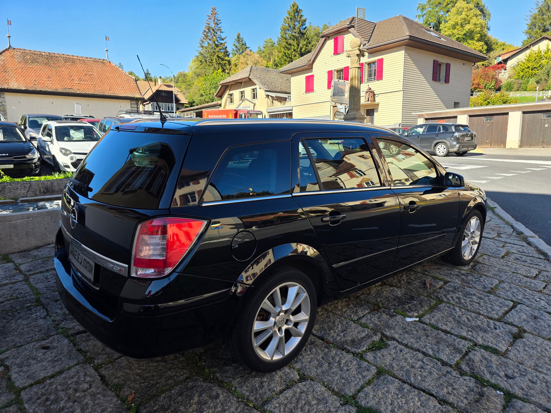 OPEL Astra Caravan 1.9 CDTi 16V Cosmo-image-3