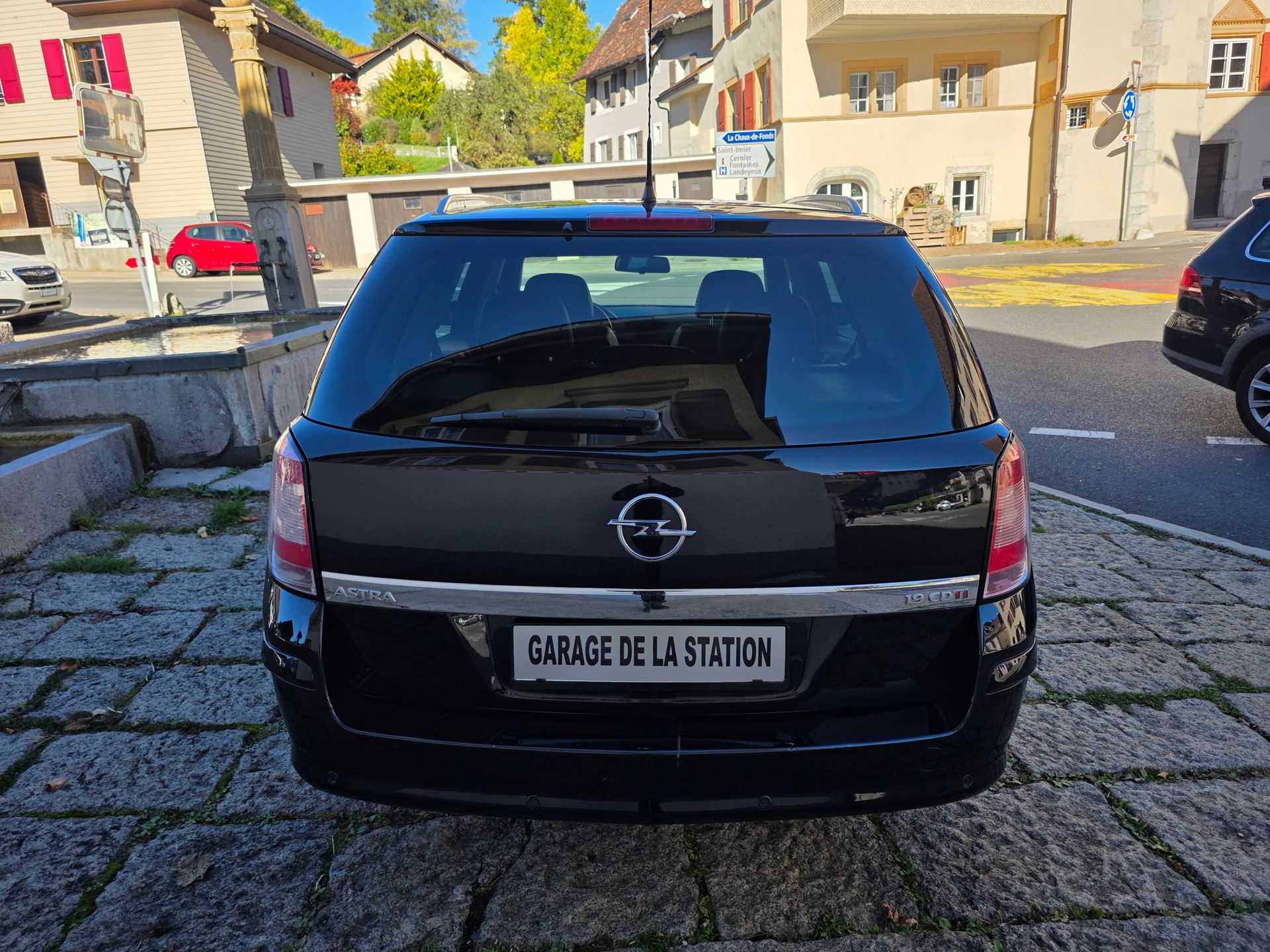 OPEL Astra Caravan 1.9 CDTi 16V Cosmo-image-4