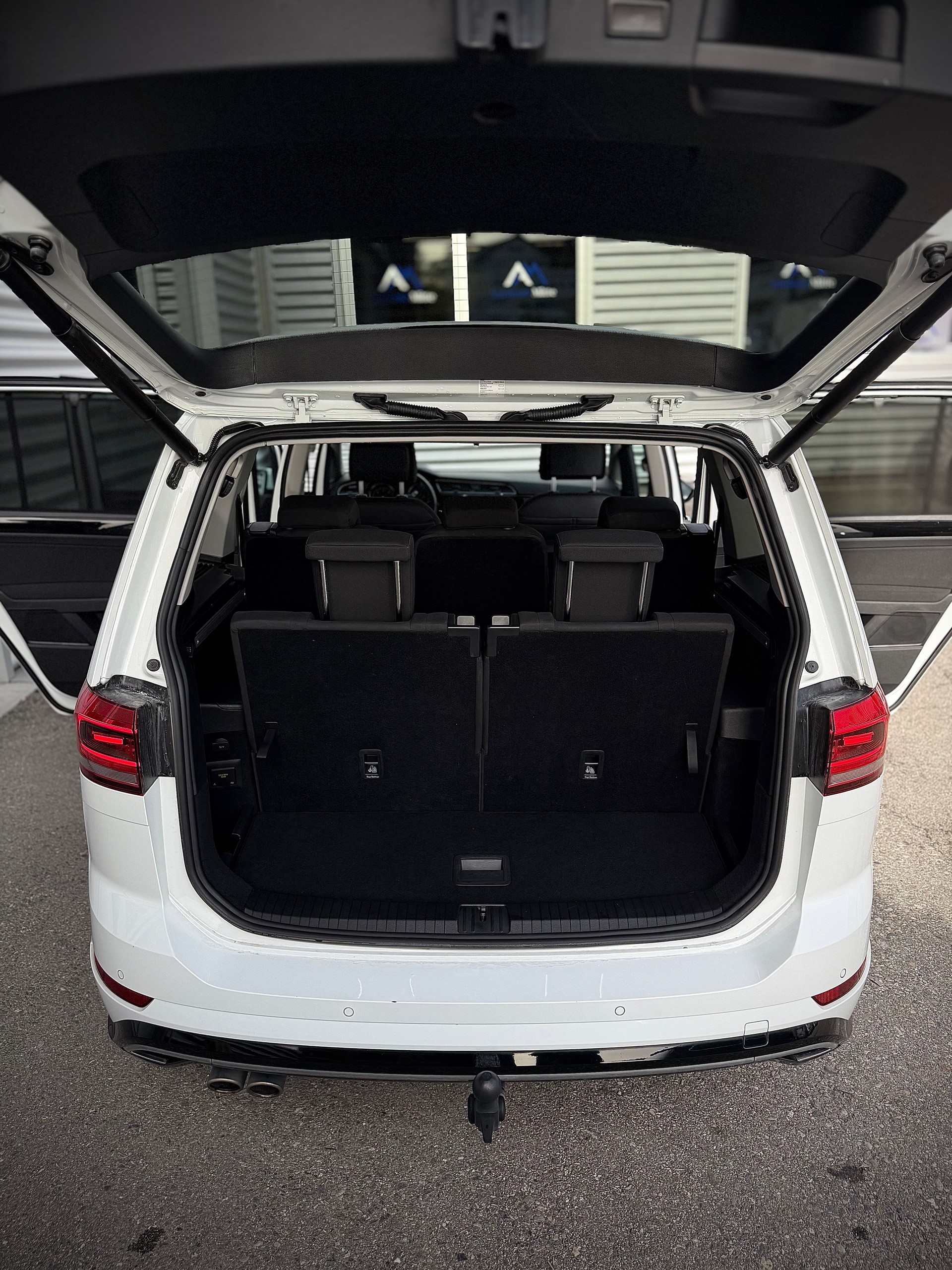 VW Touran 2.0 TDI R-LINE BlueMotion Highline DSG-image-14