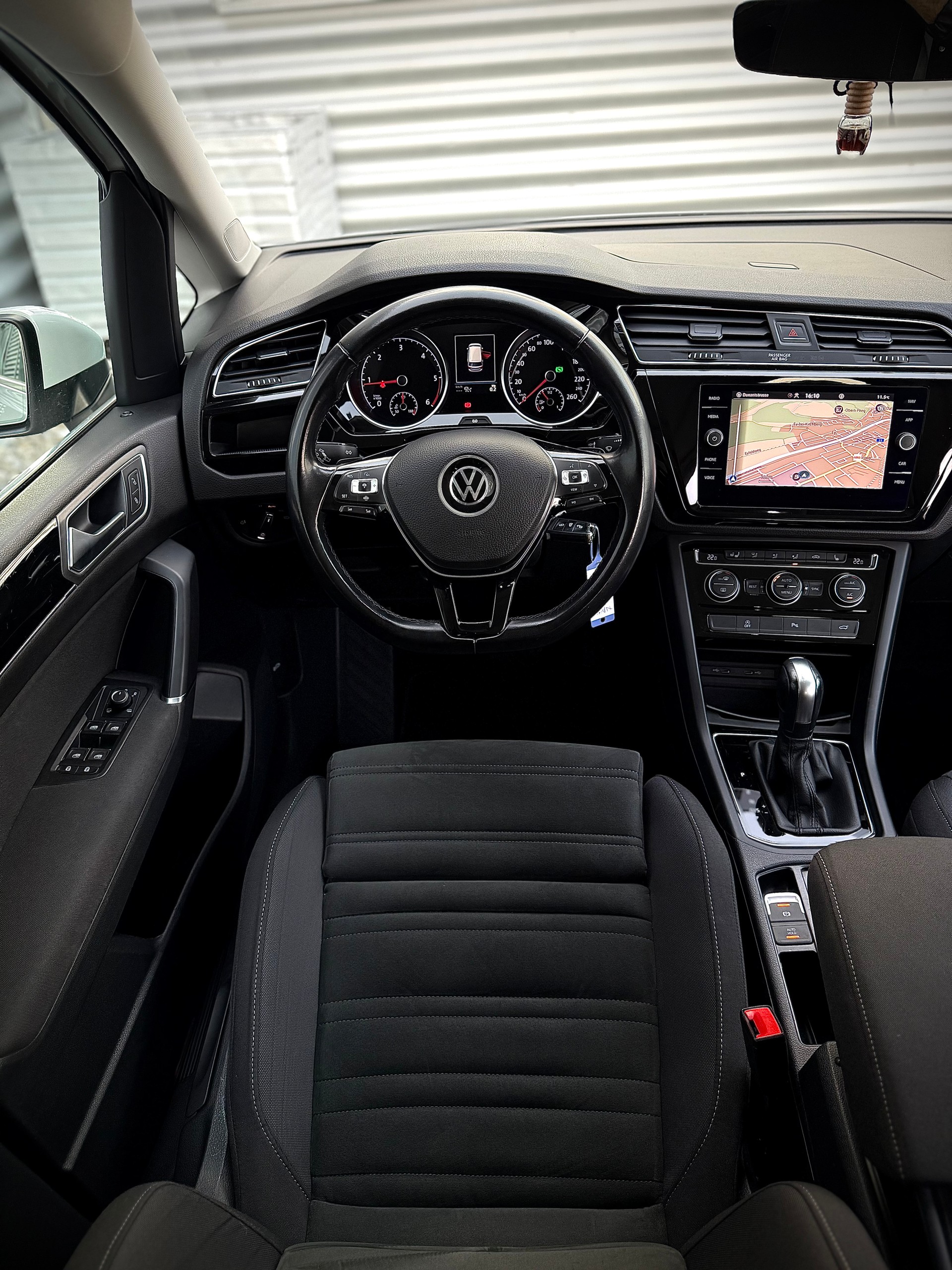 VW Touran 2.0 TDI R-LINE BlueMotion Highline DSG-image-9