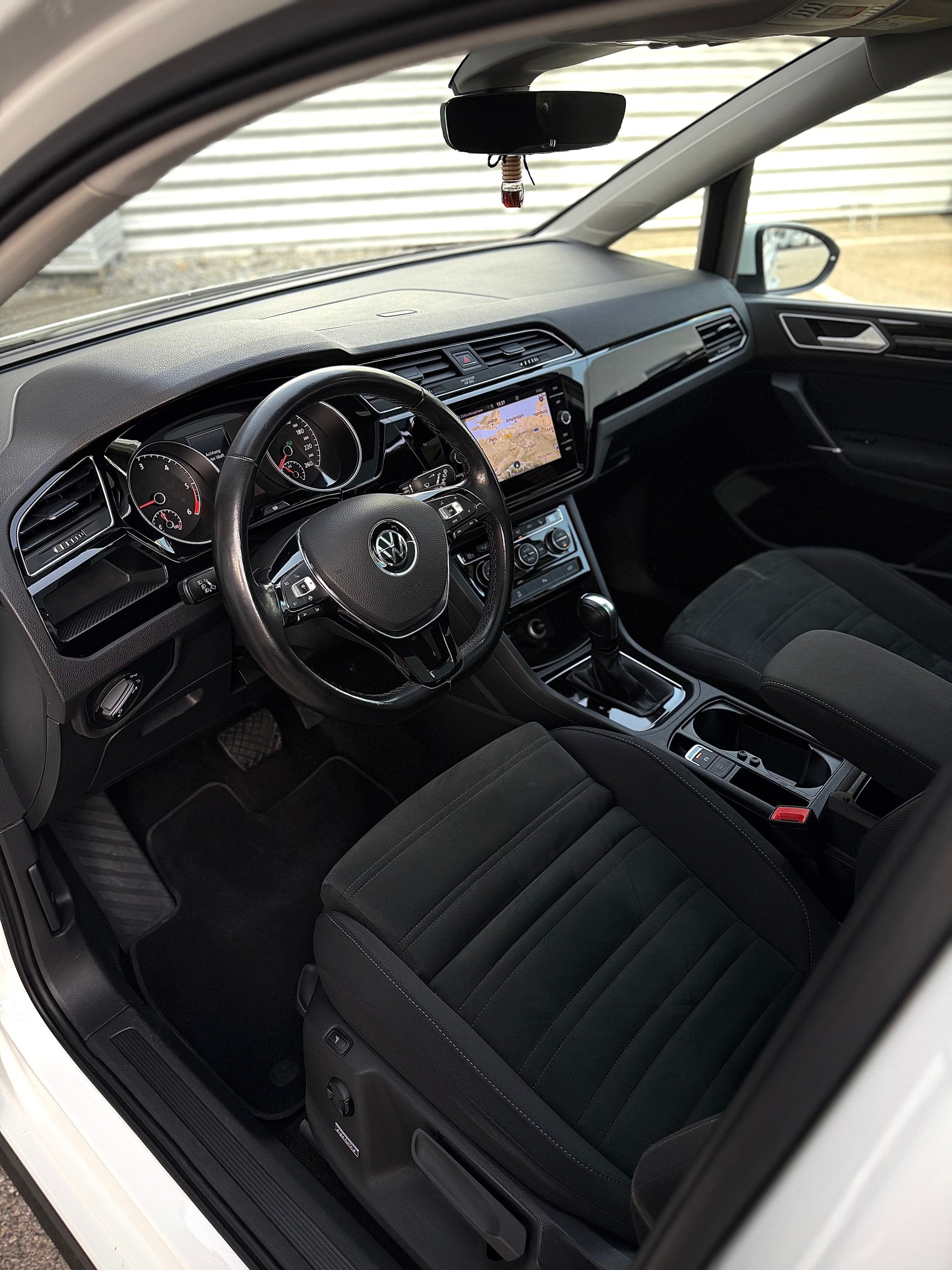 VW Touran 2.0 TDI R-LINE BlueMotion Highline DSG-image-8