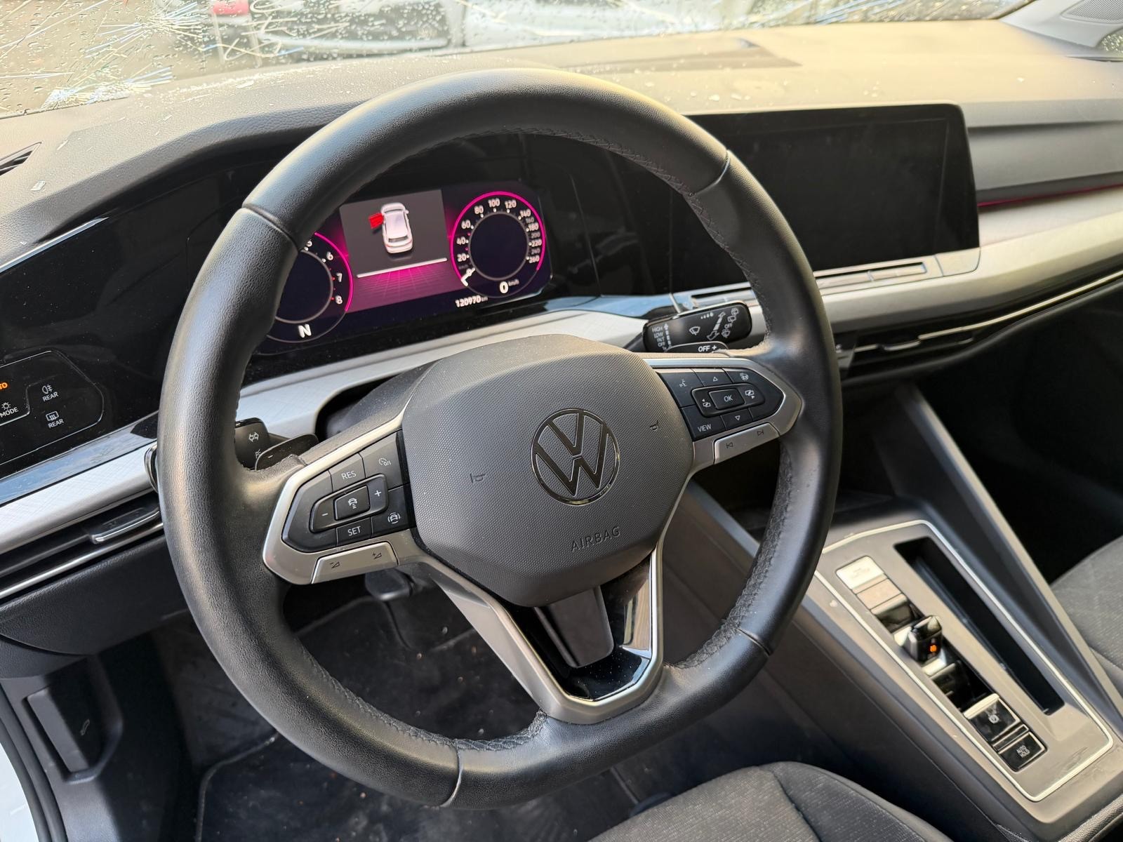 VW Golf Variant 1.5 eTSI mHEV Life-image-12