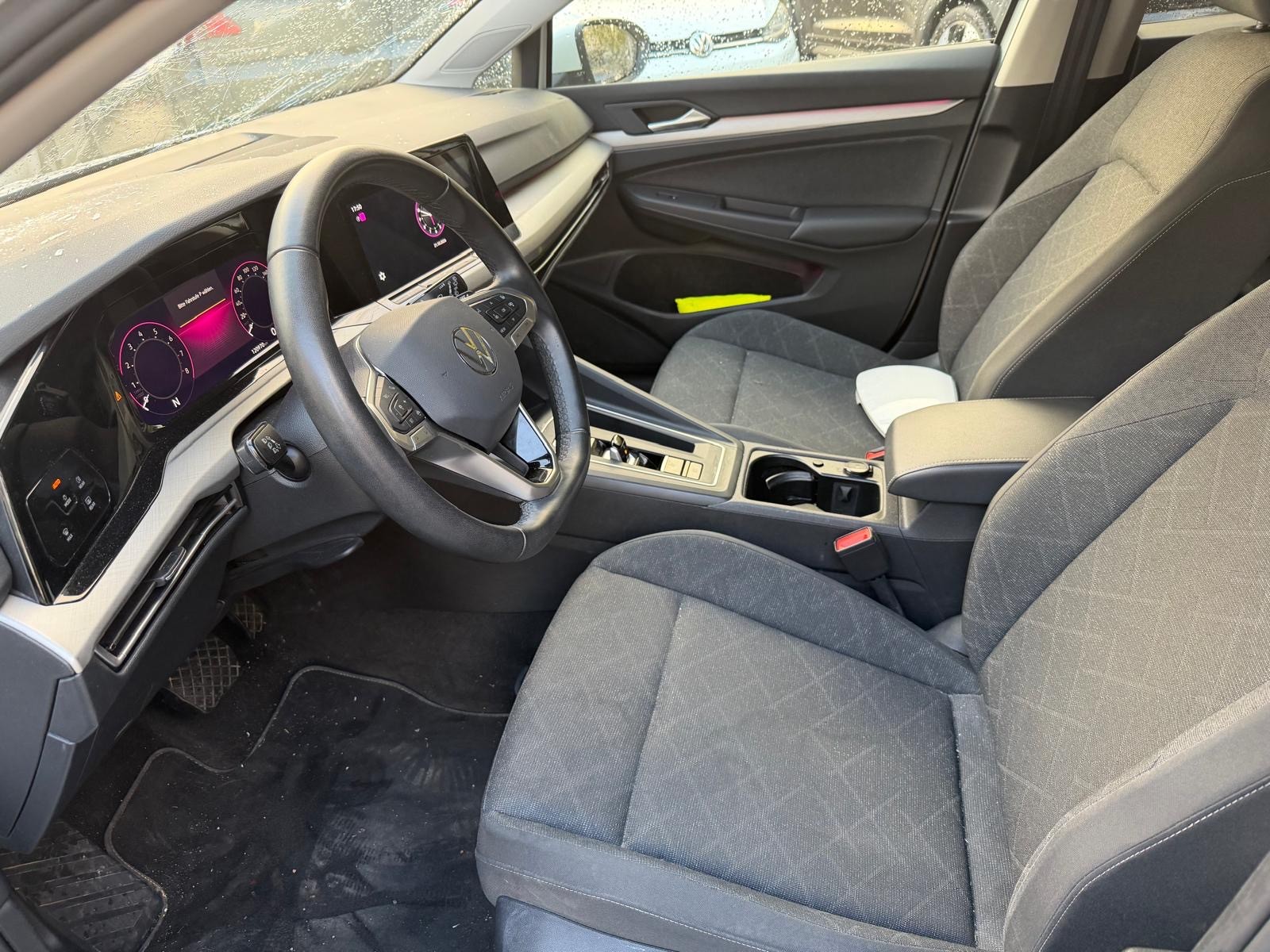 VW Golf Variant 1.5 eTSI mHEV Life-image-11