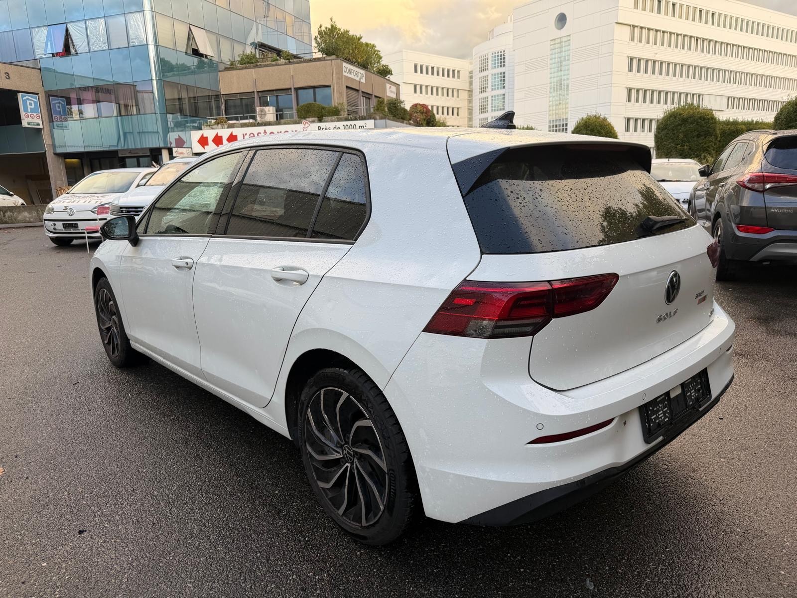 VW Golf Variant 1.5 eTSI mHEV Life-image-5