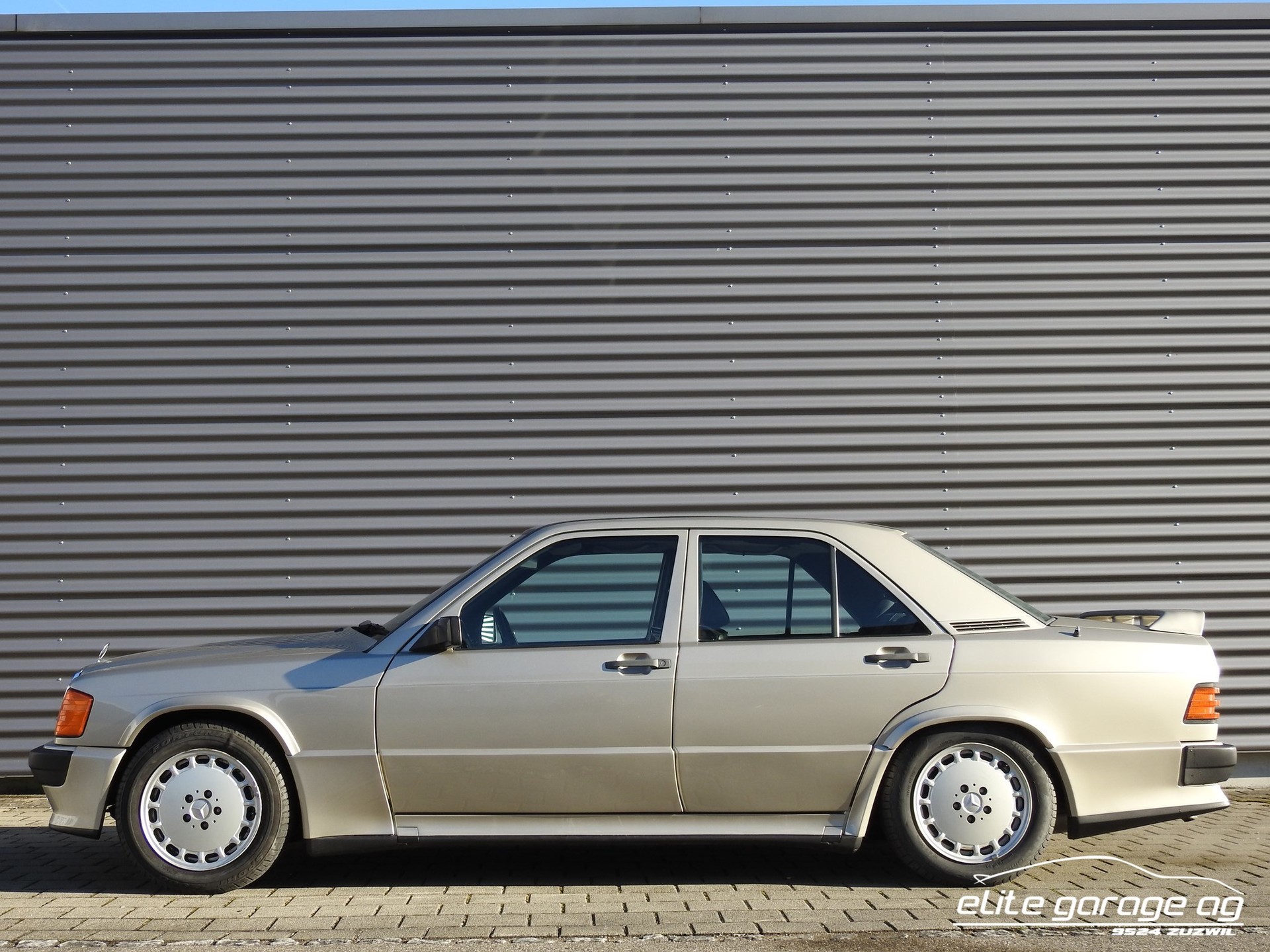 MERCEDES-BENZ 190 E 2.3-16-image-2