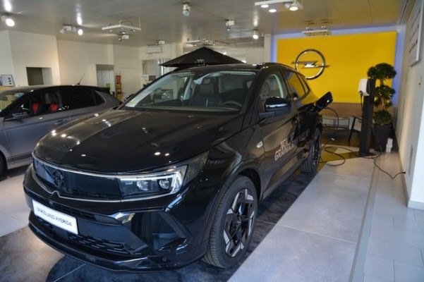 OPEL Grandland Hybrid4 GSe-showroom-element-1