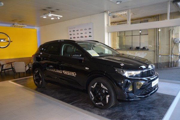 OPEL Grandland Hybrid4 GSe-image-12