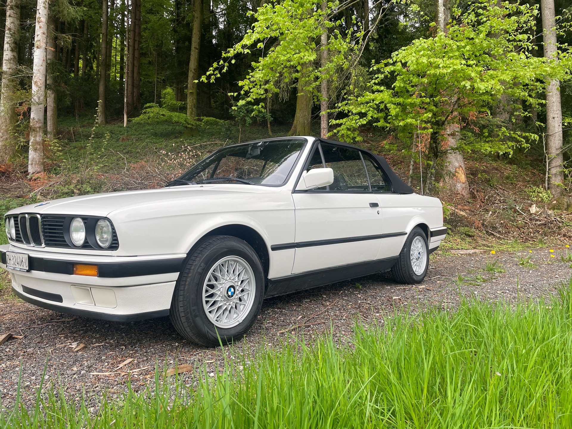 BMW 320i Cabrio-image-2