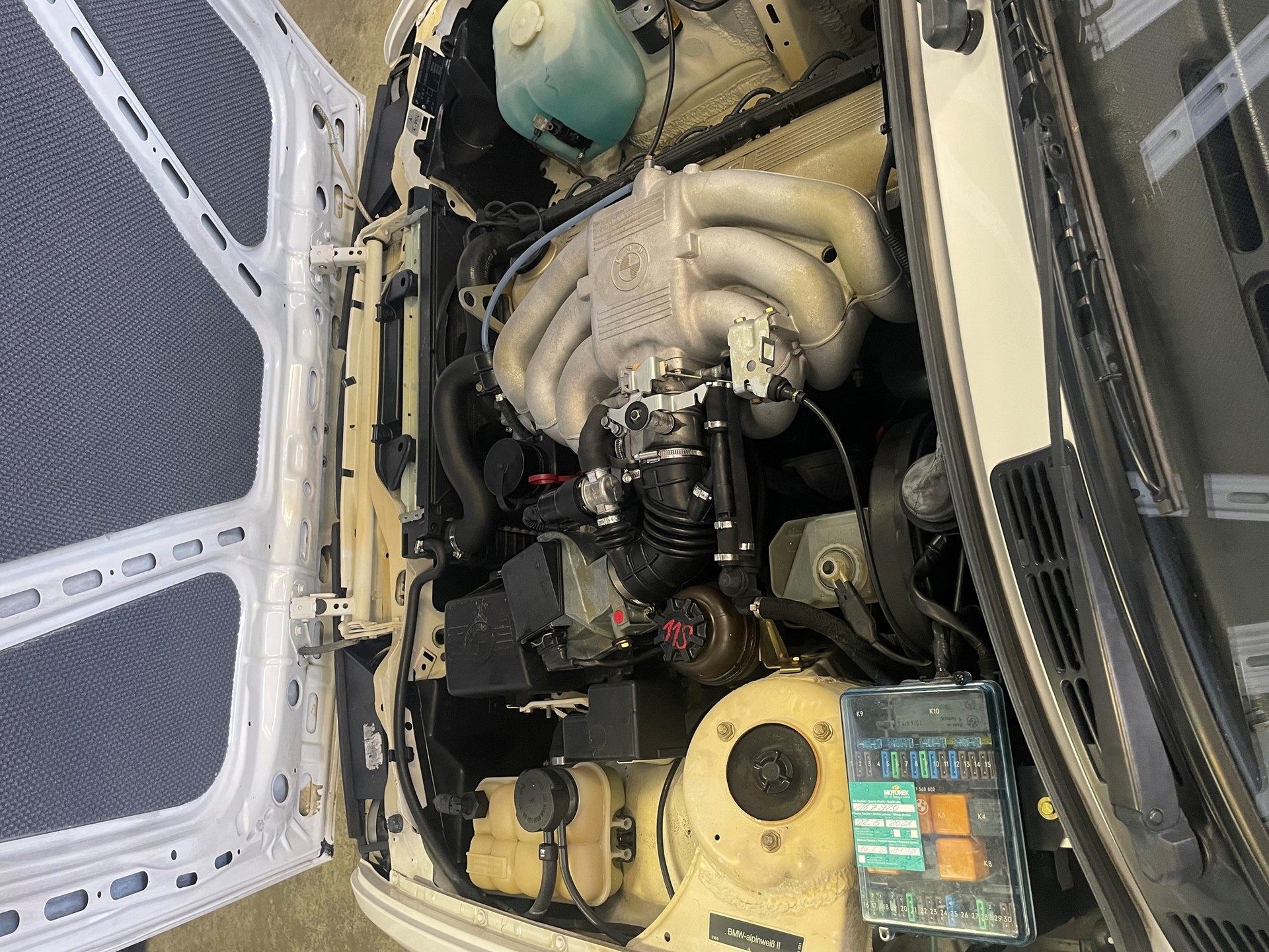 BMW 320i Cabrio-image-9