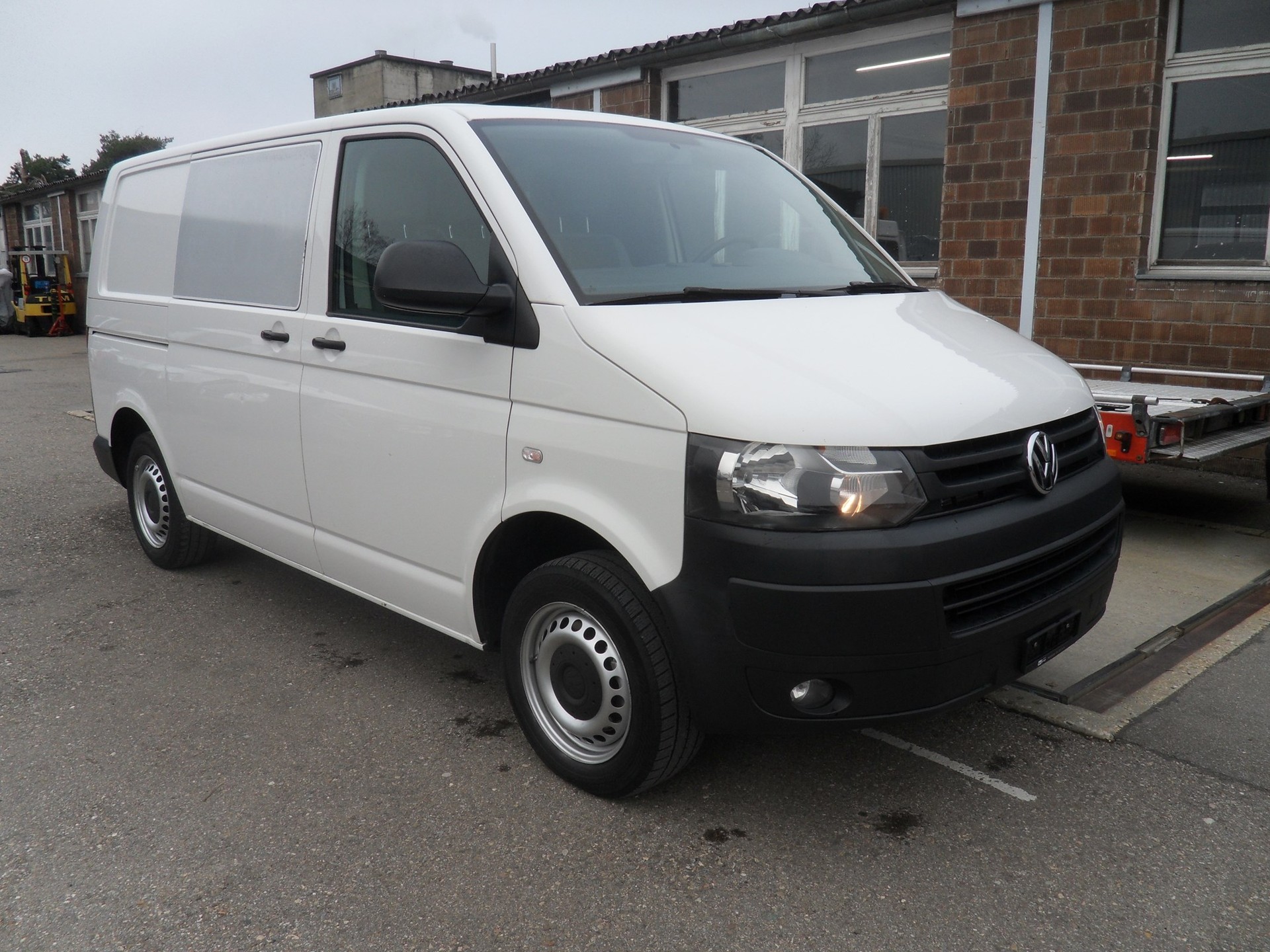 VW T5 2.0 TDI DSG-image-2