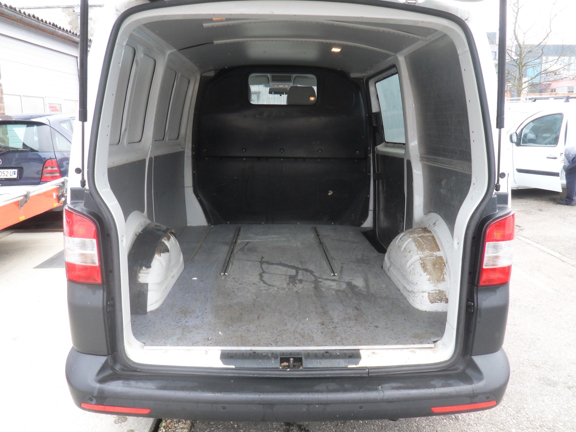 VW T5 2.0 TDI DSG-image-10