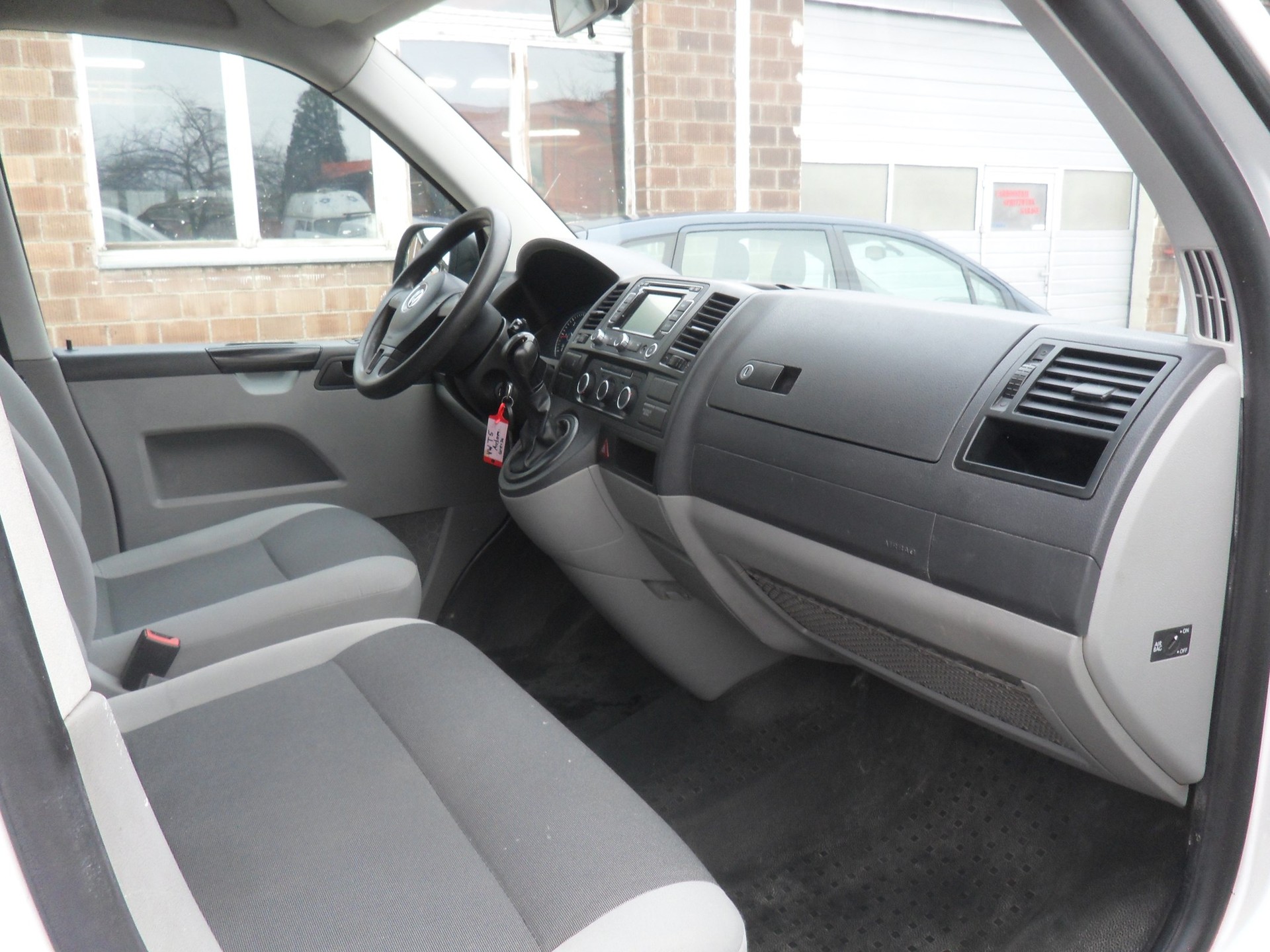 VW T5 2.0 TDI DSG-image-8