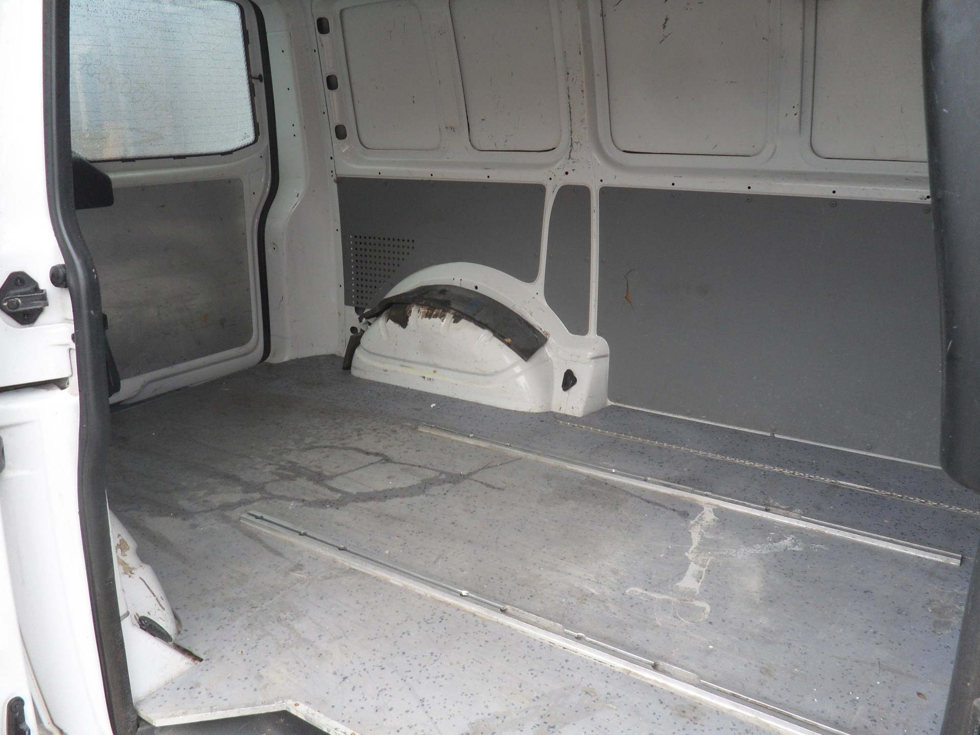 VW T5 2.0 TDI DSG-image-9