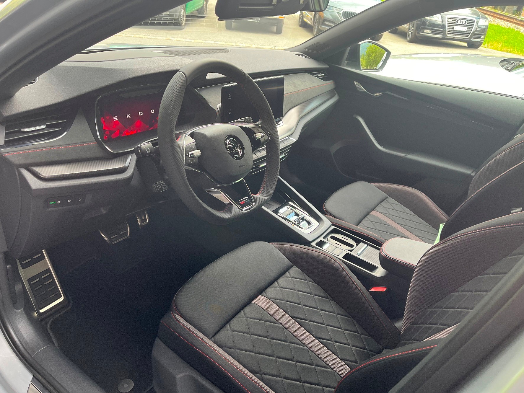 SKODA Octavia Combi 2.0 TDI DSG RS 4x4-image-9