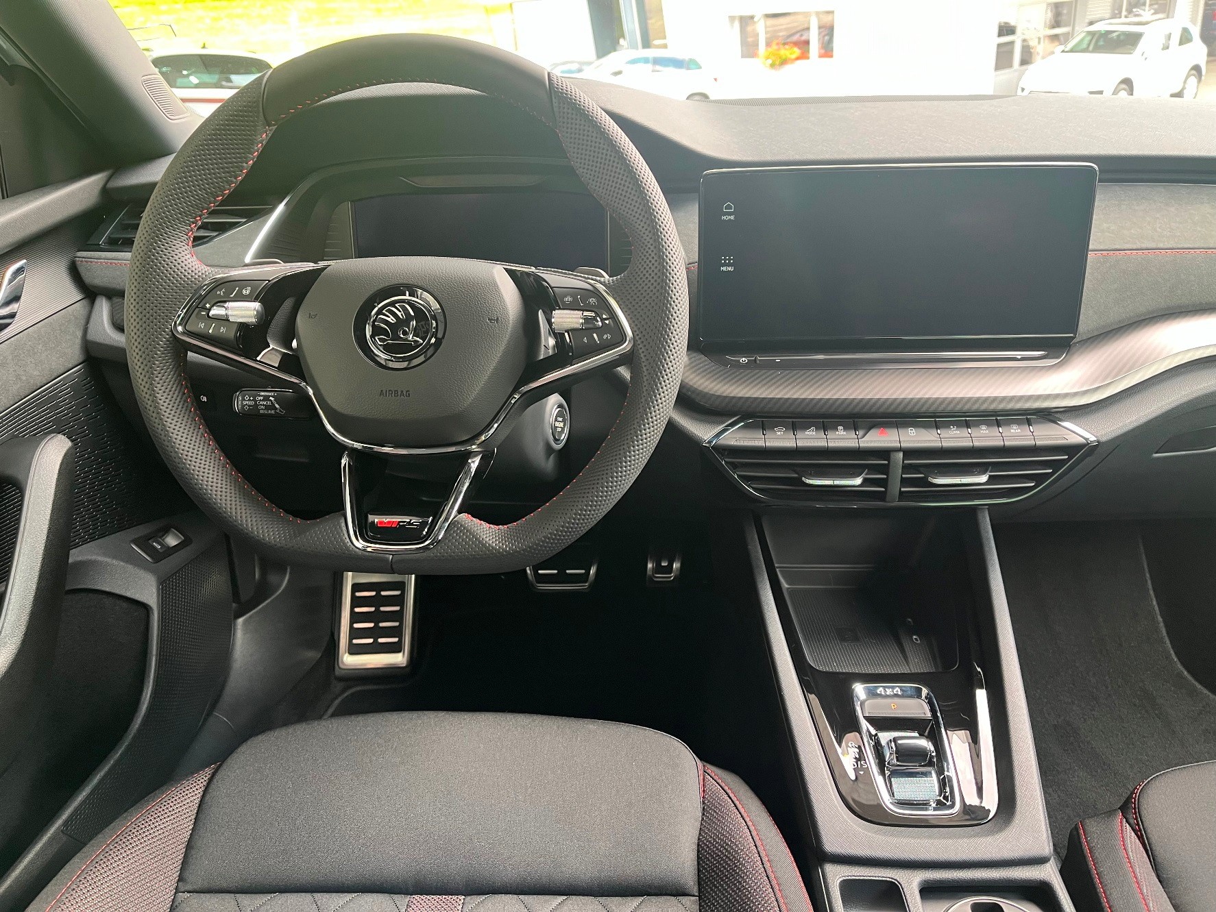 SKODA Octavia Combi 2.0 TDI DSG RS 4x4-image-11