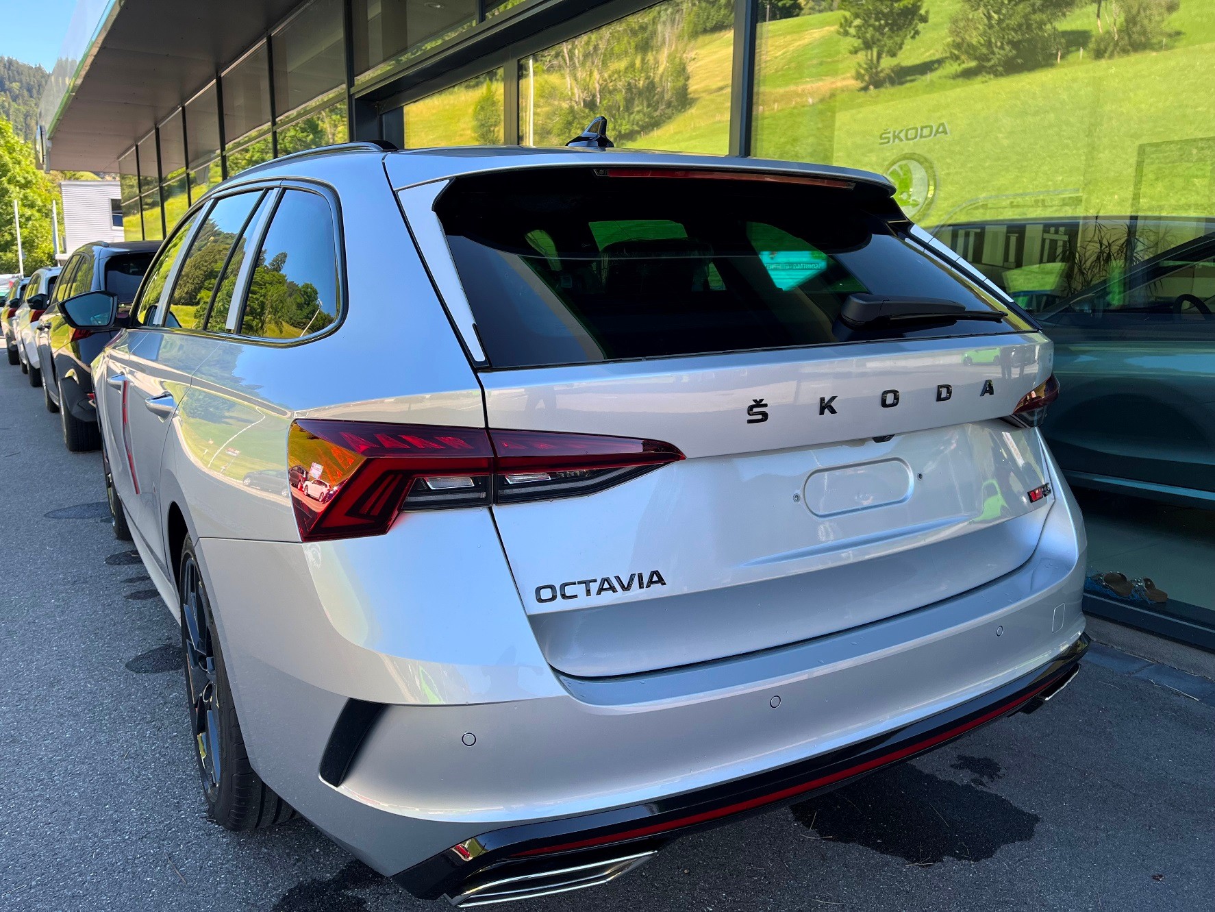SKODA Octavia Combi 2.0 TDI DSG RS 4x4-image-3