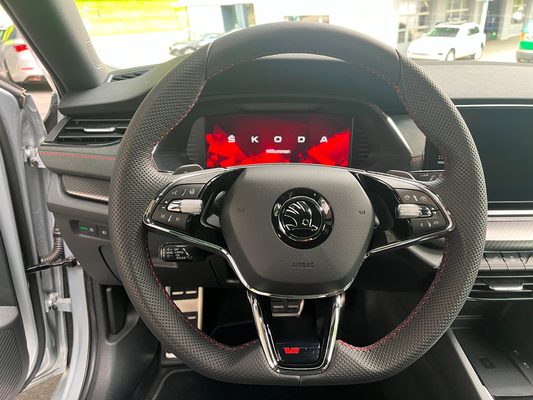 SKODA Octavia Combi 2.0 TDI DSG RS 4x4-image-10
