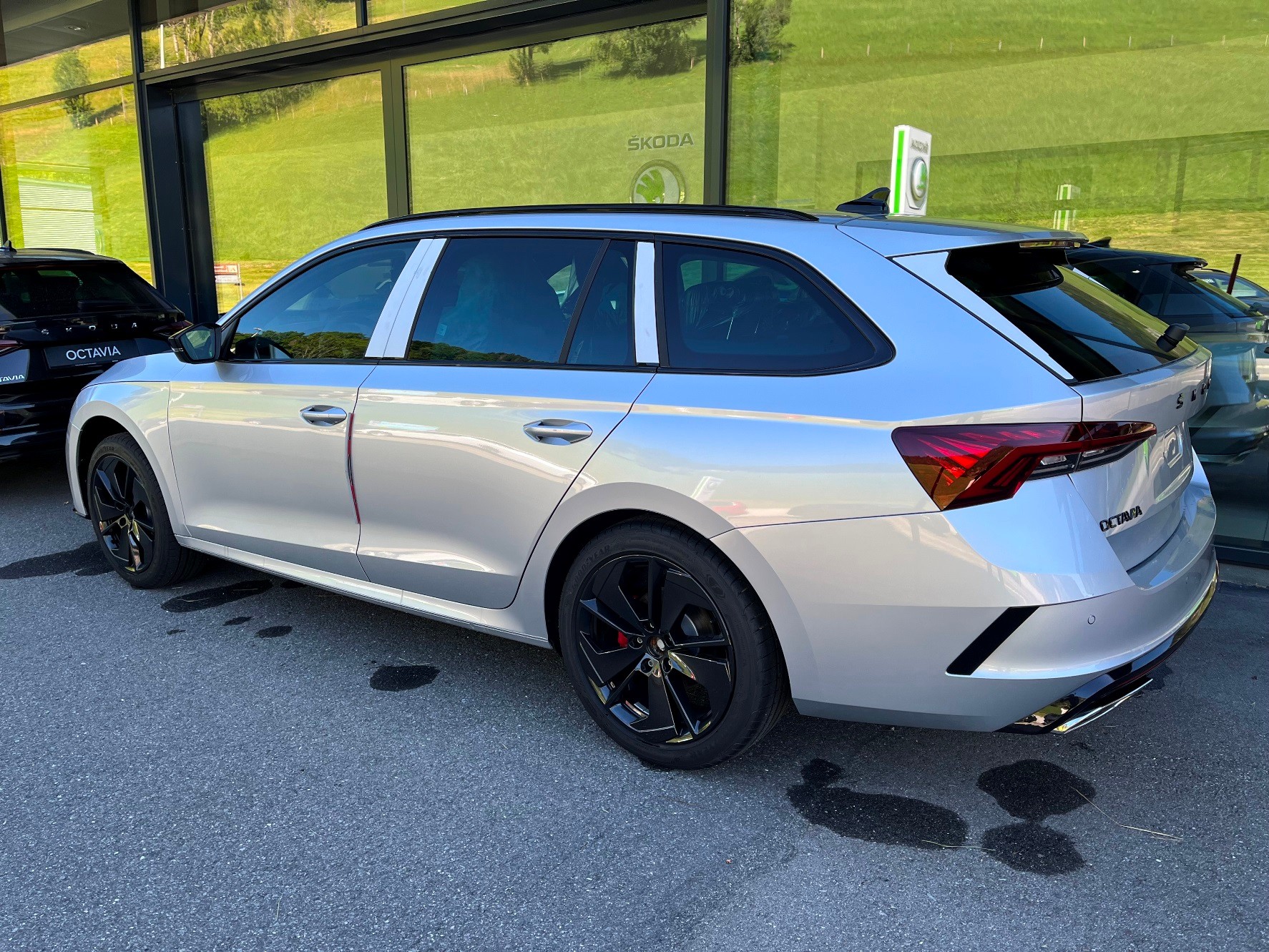 SKODA Octavia Combi 2.0 TDI DSG RS 4x4-image-2