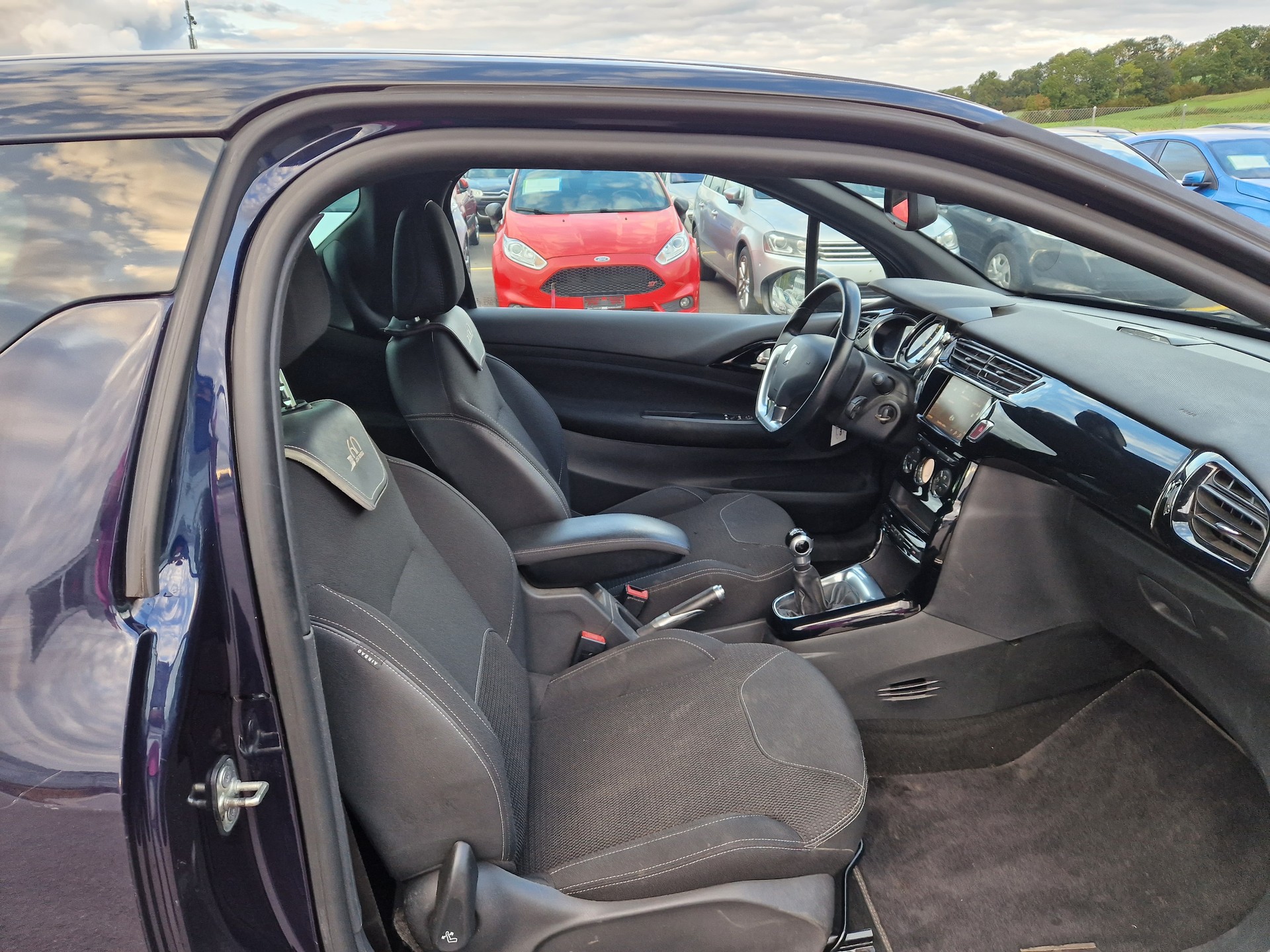 DS AUTOMOBILES DS3 1.2 Pure TechFaubourg Addict-image-9