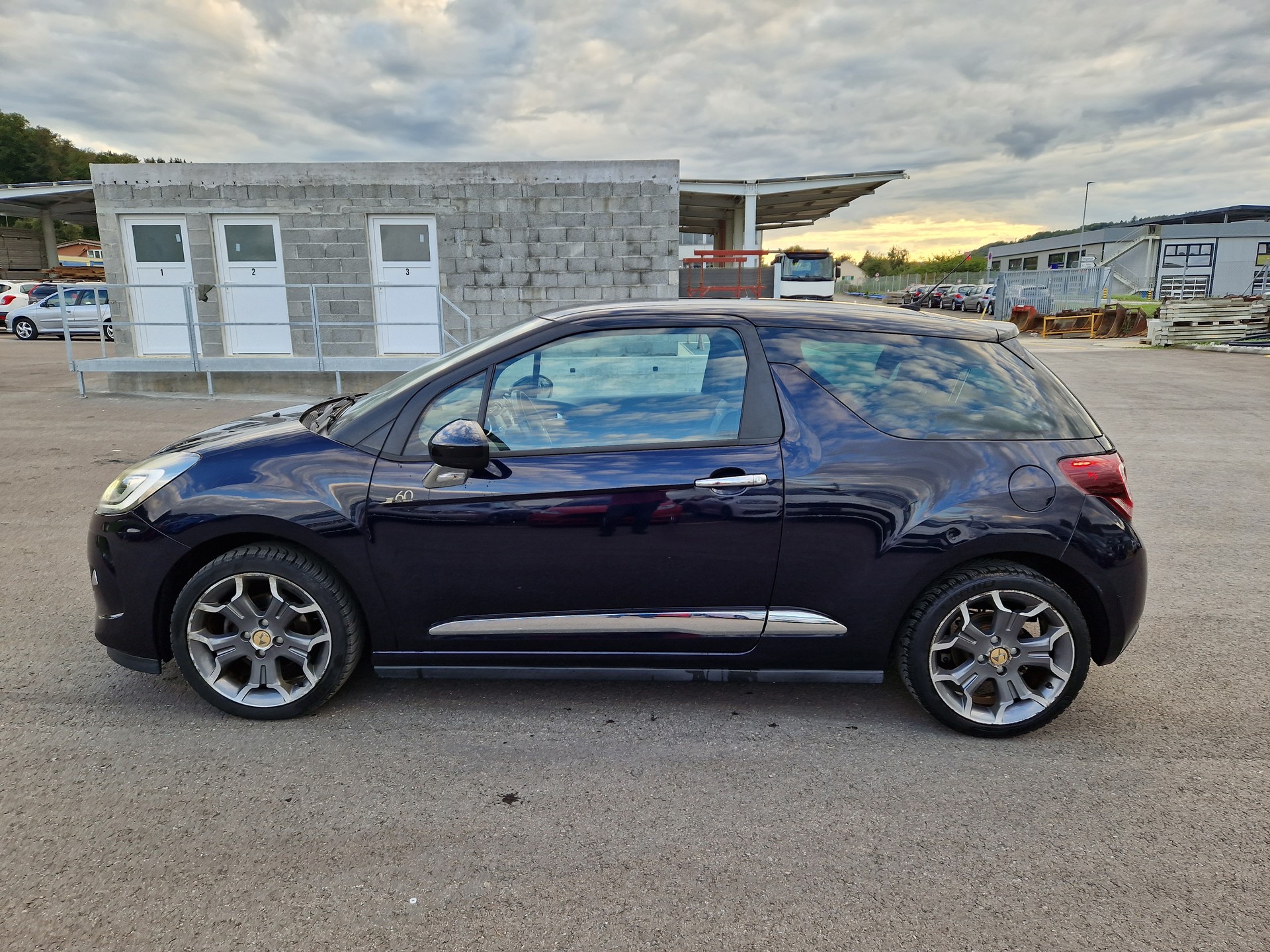 DS AUTOMOBILES DS3 1.2 Pure TechFaubourg Addict-image-14