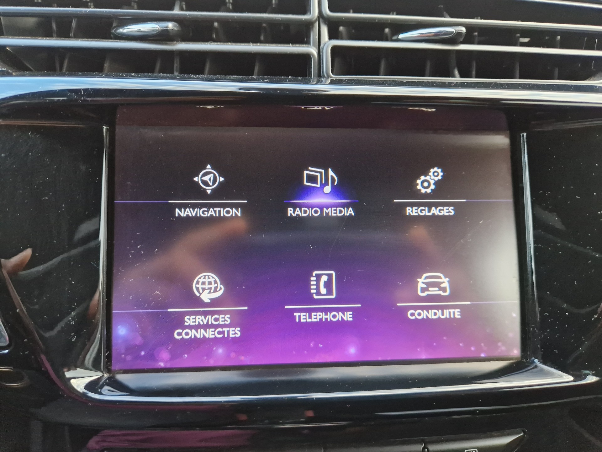 DS AUTOMOBILES DS3 1.2 Pure TechFaubourg Addict-image-5