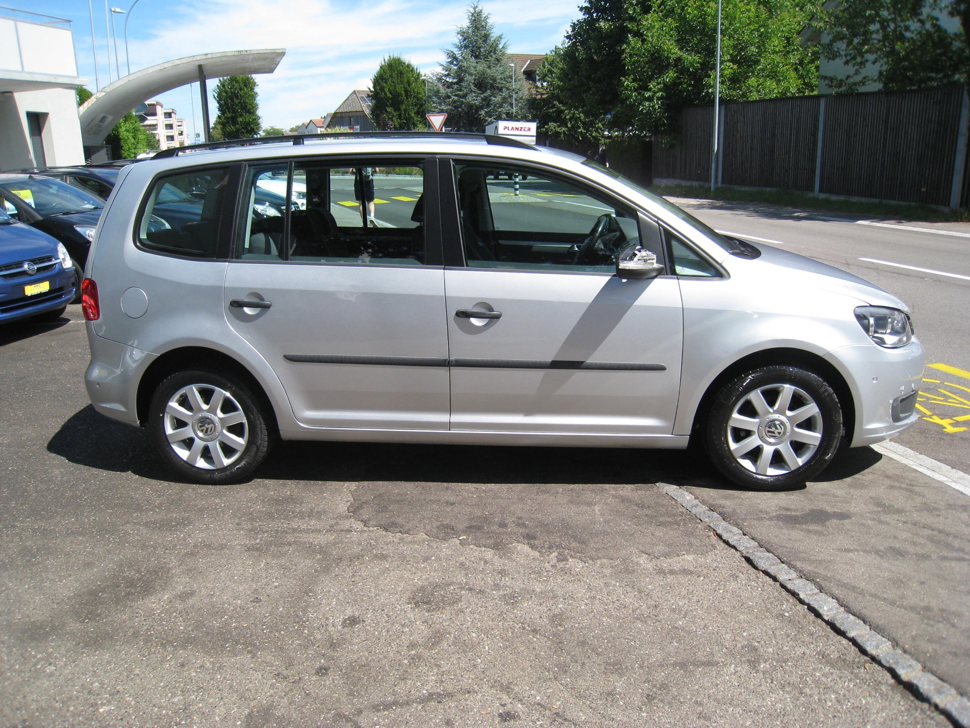 VW Touran 1.6 TDI BlueMotion Technology Trendline-image-3