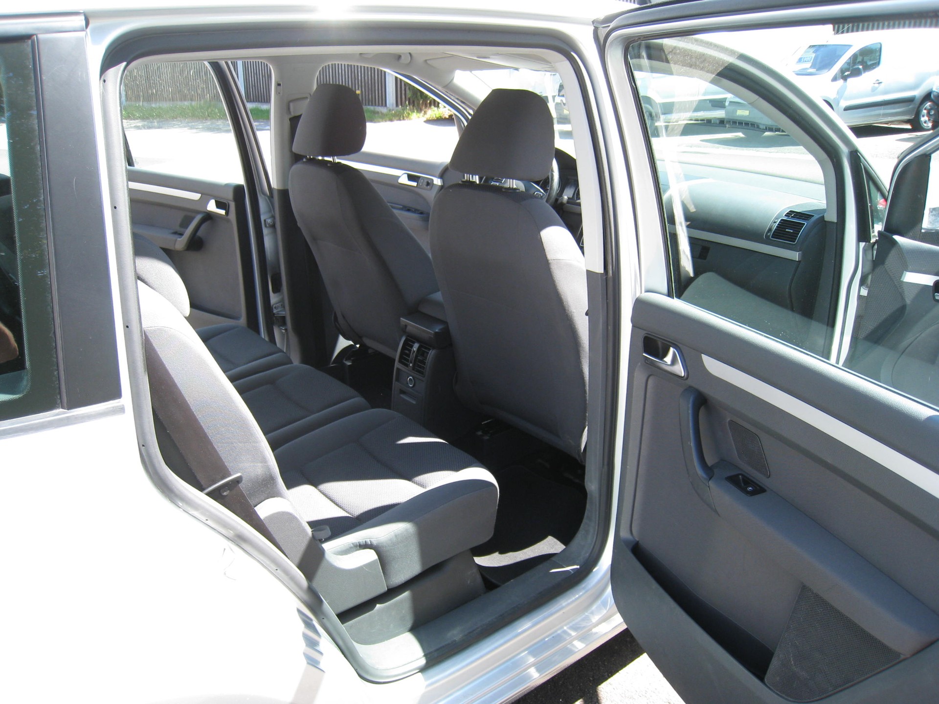 VW Touran 1.6 TDI BlueMotion Technology Trendline-image-15