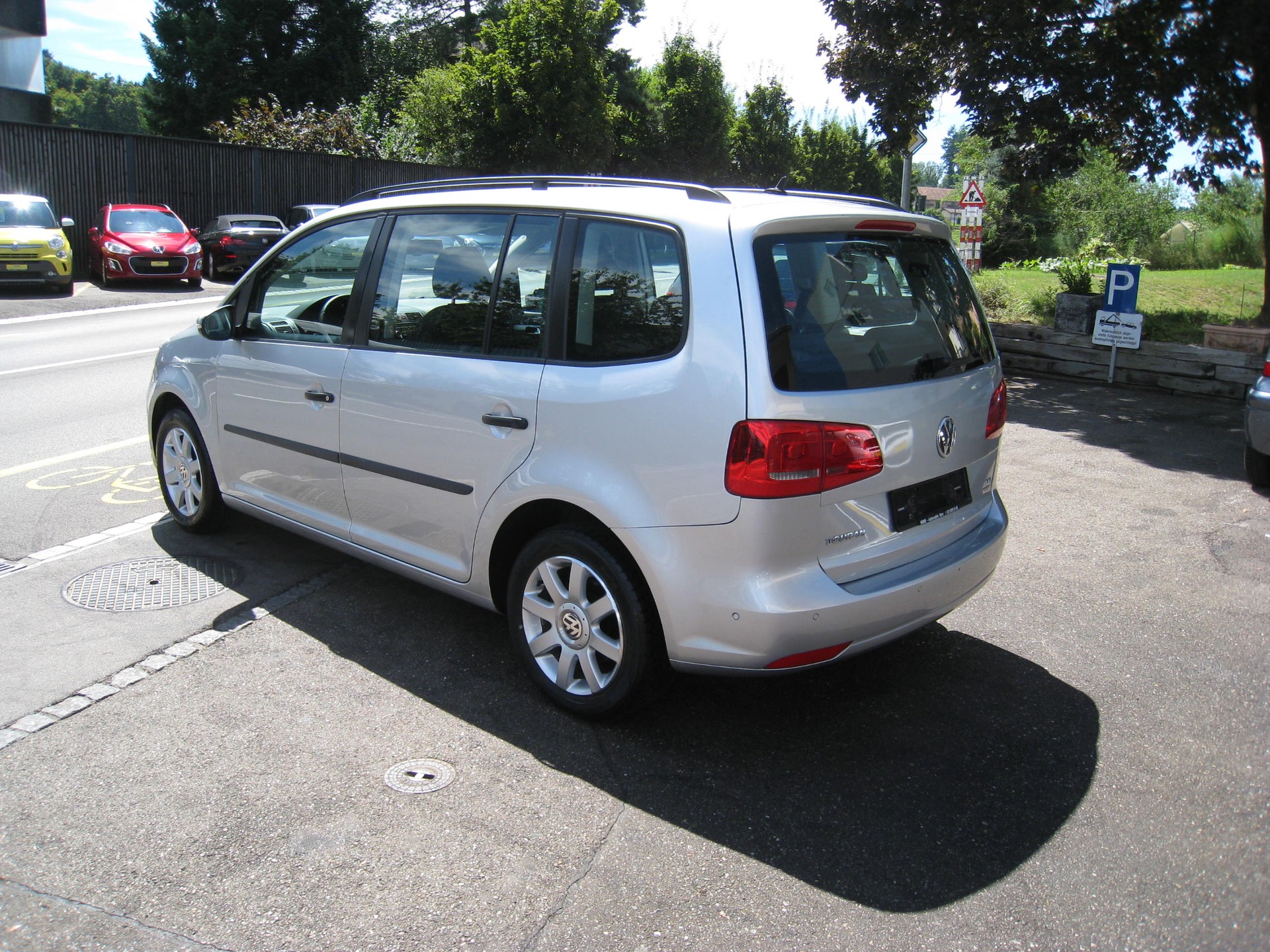 VW Touran 1.6 TDI BlueMotion Technology Trendline-image-6