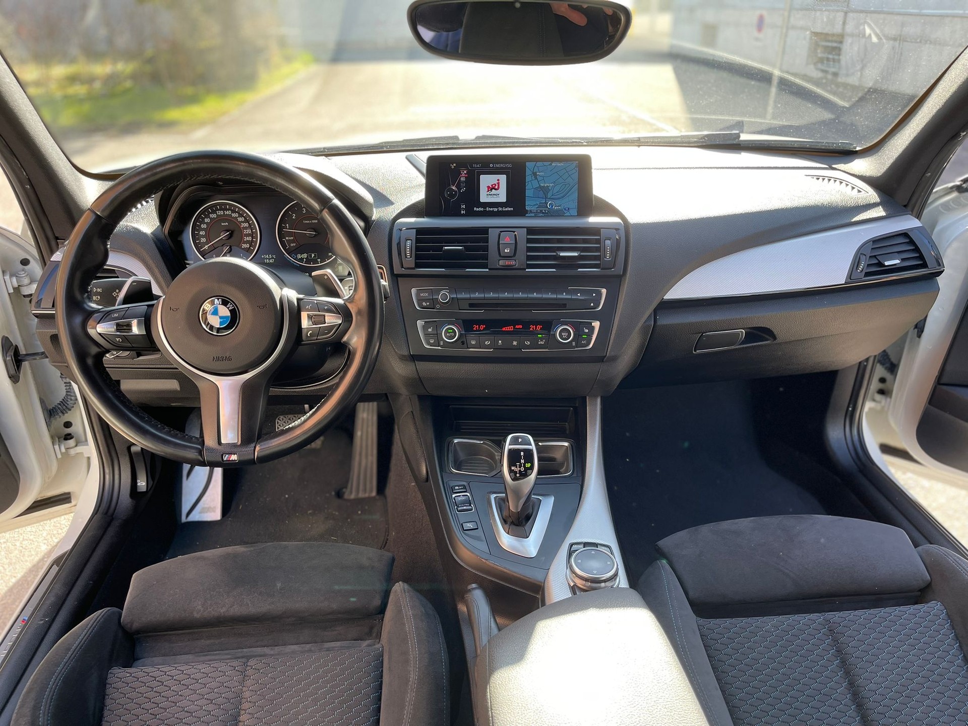 BMW M135i xDrive Steptronic-image-6