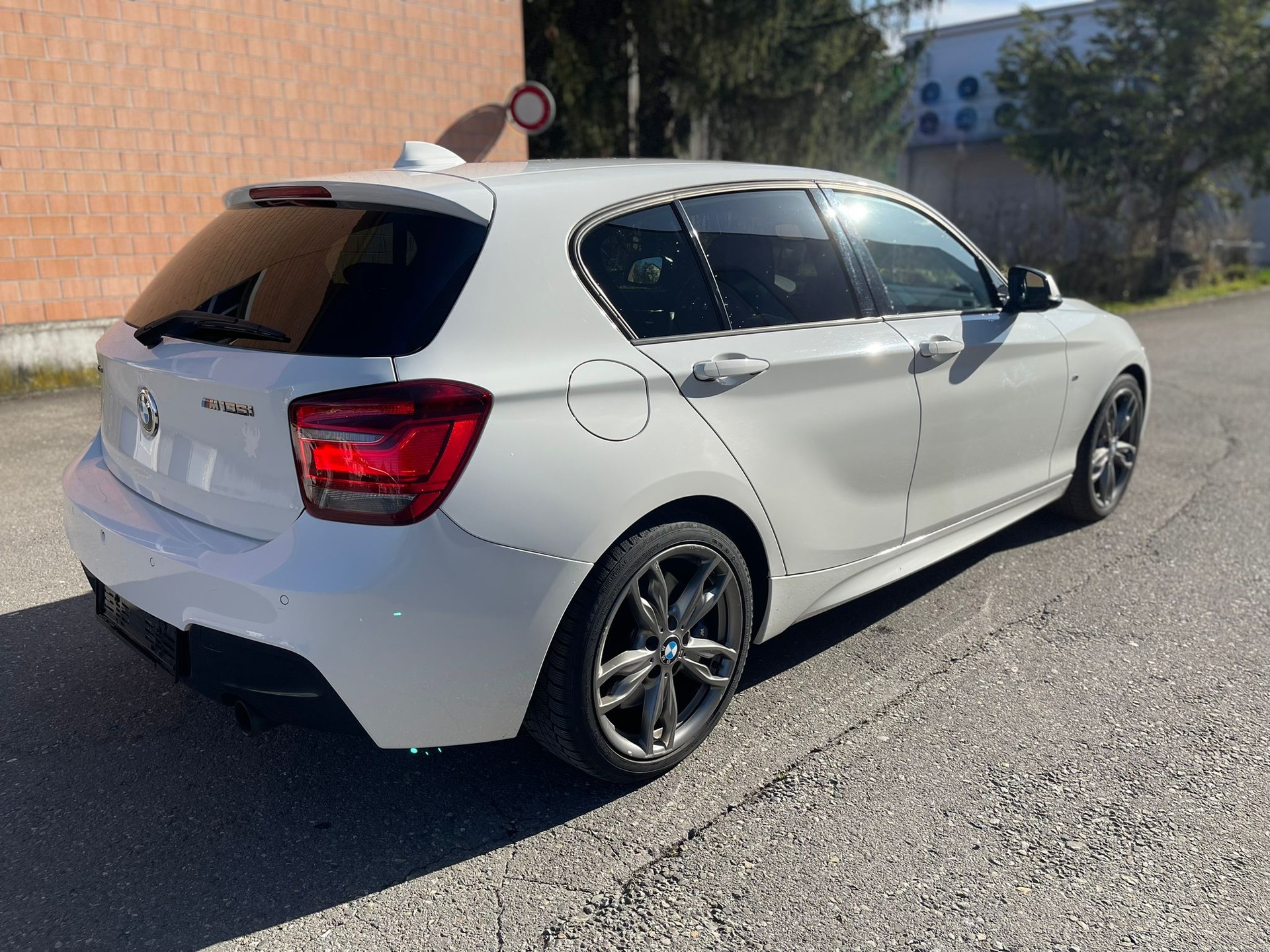 BMW M135i xDrive Steptronic-image-4