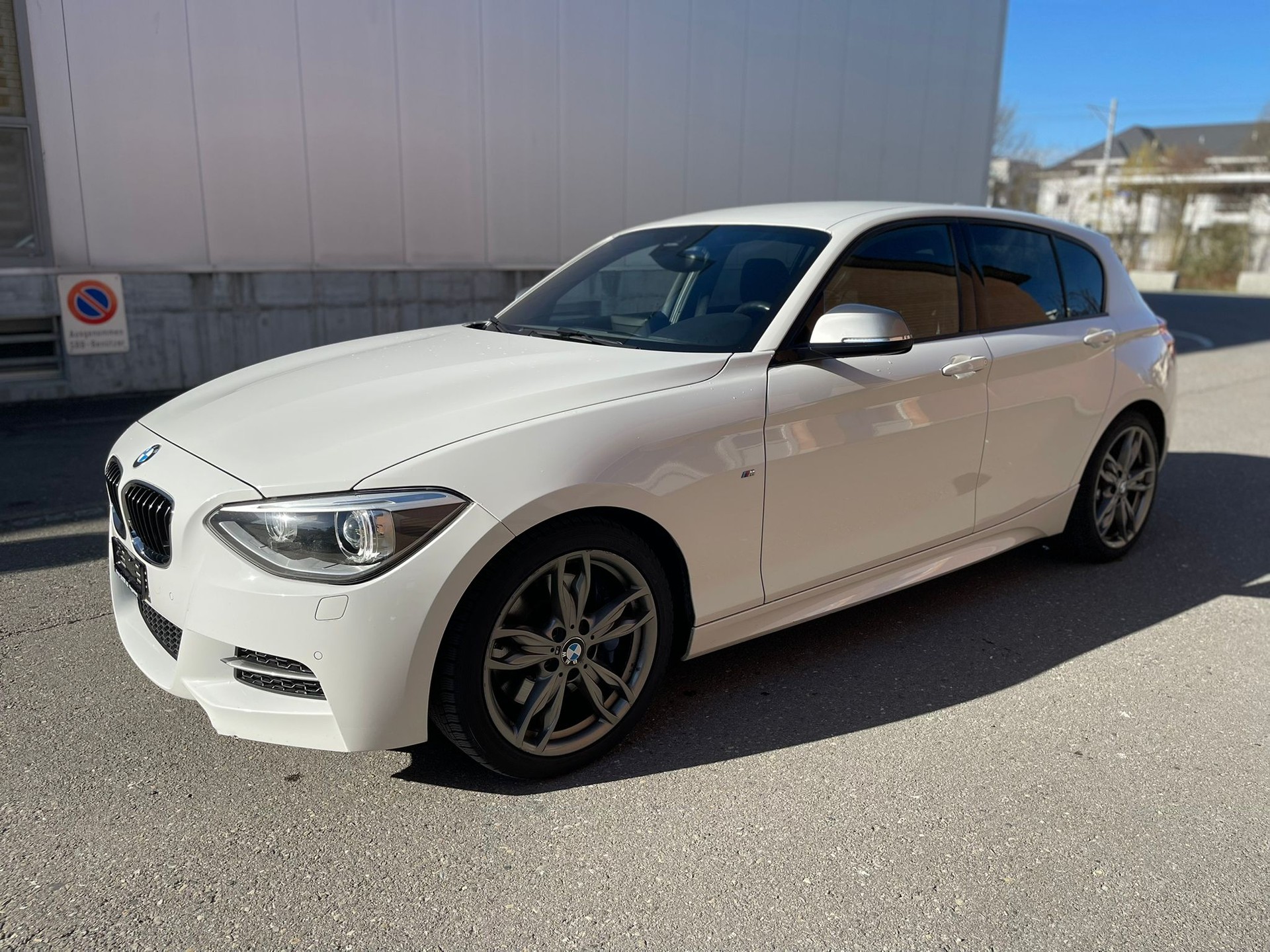 BMW M135i xDrive Steptronic-image-1