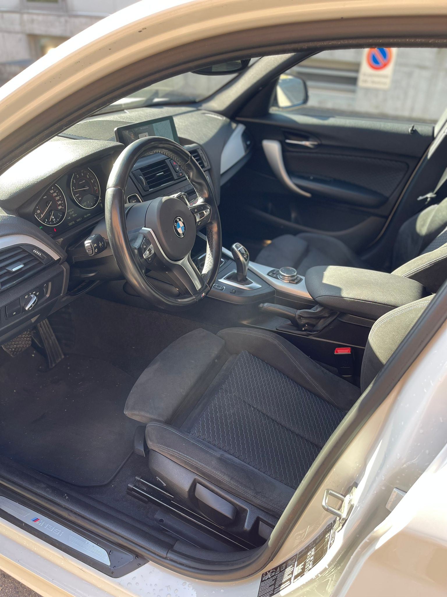 BMW M135i xDrive Steptronic-image-5