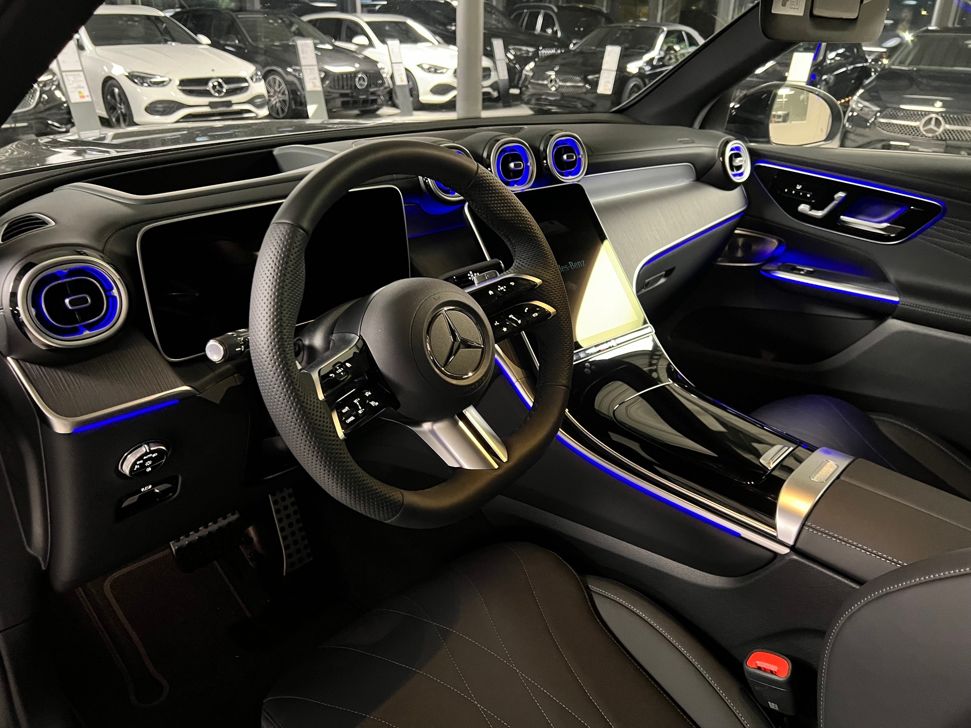 MERCEDES-BENZ GLC 300 4Matic 9G-Tronic-image-7
