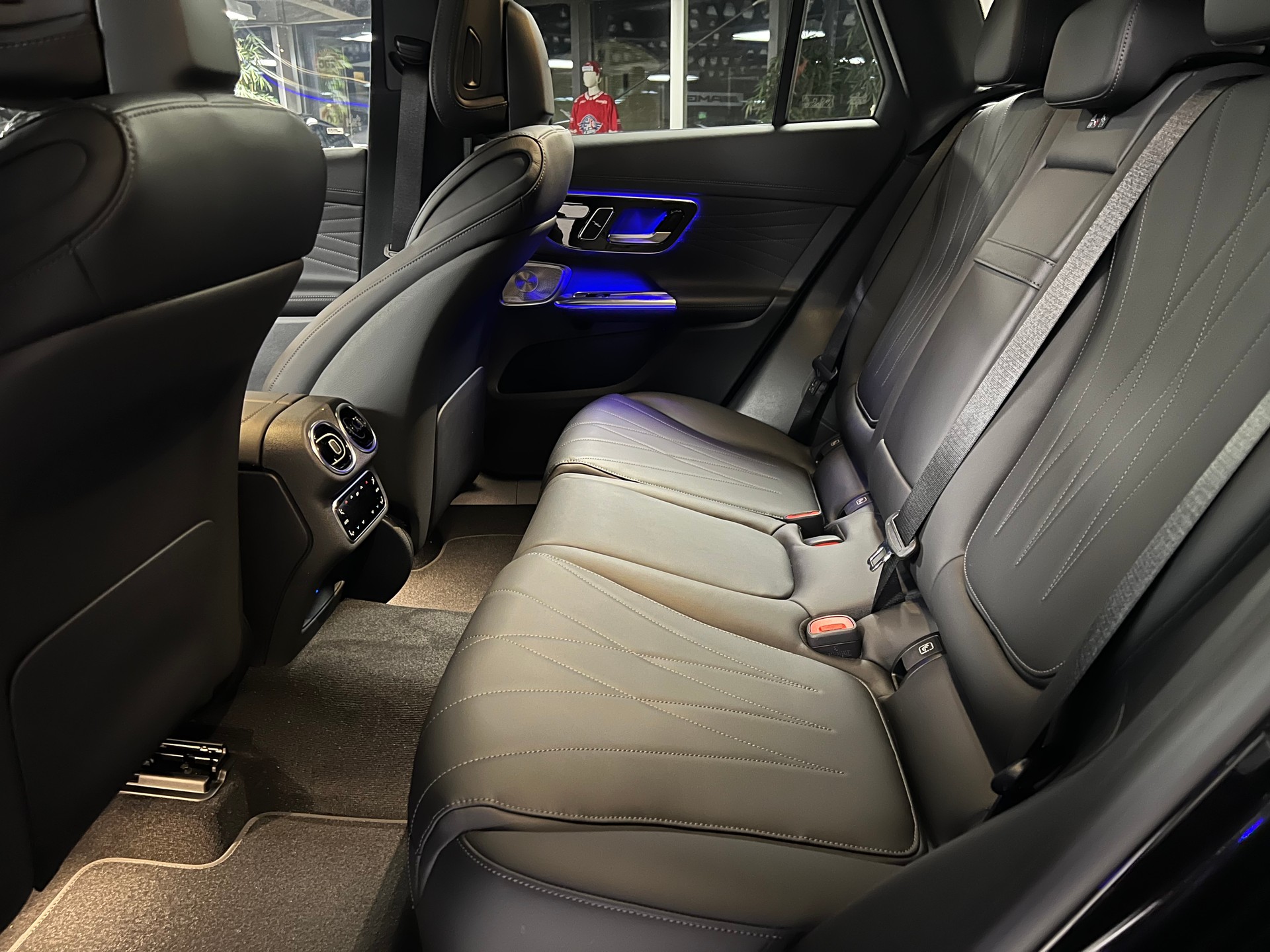 MERCEDES-BENZ GLC 300 4Matic 9G-Tronic-image-8